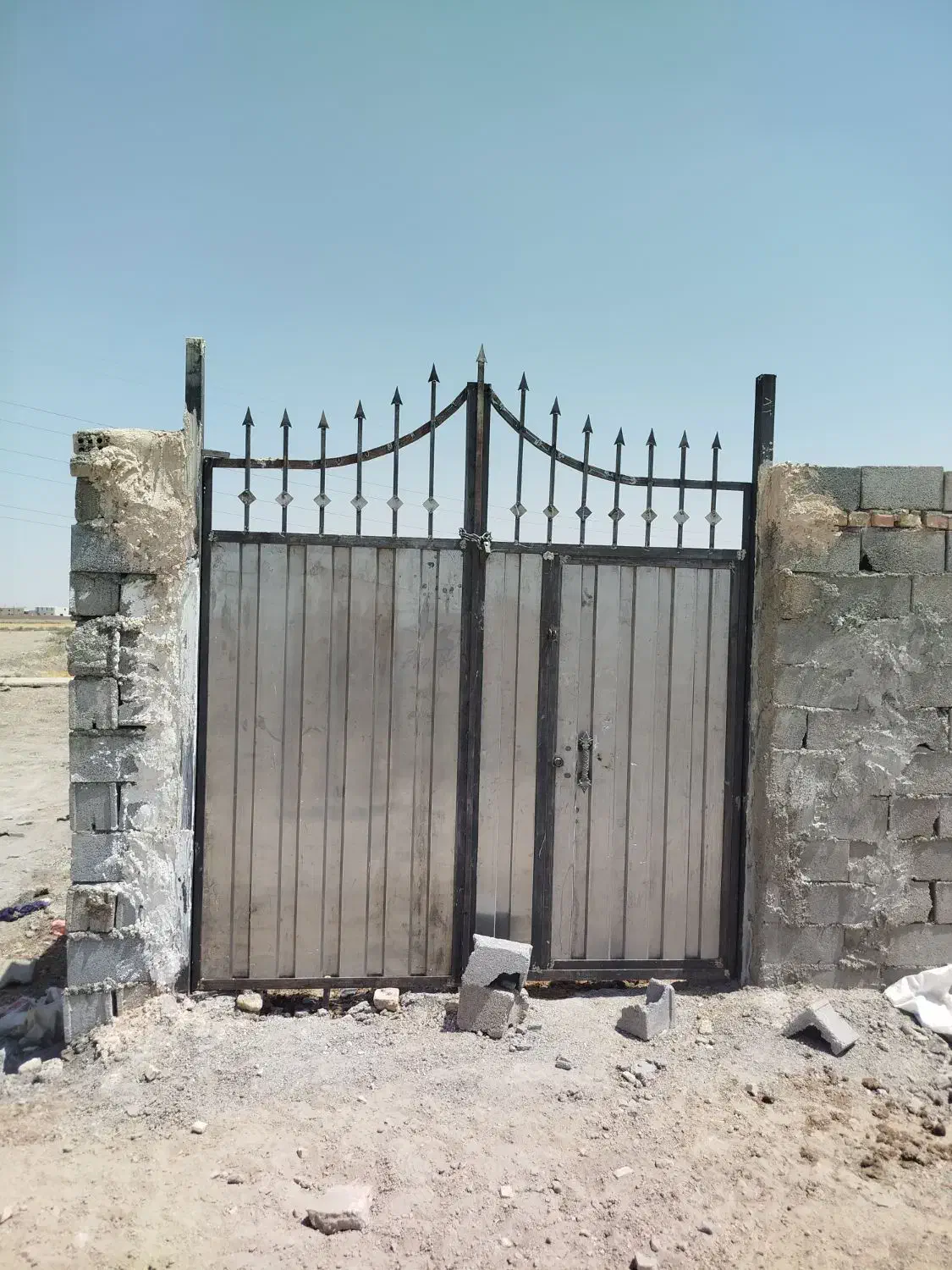 چهاردیواری با در۱۰۰متری ،متری۱ملیون و۴۰۰|فروش زمین و ملک کلنگی|اصفهان, قهجاورستان|دیوار