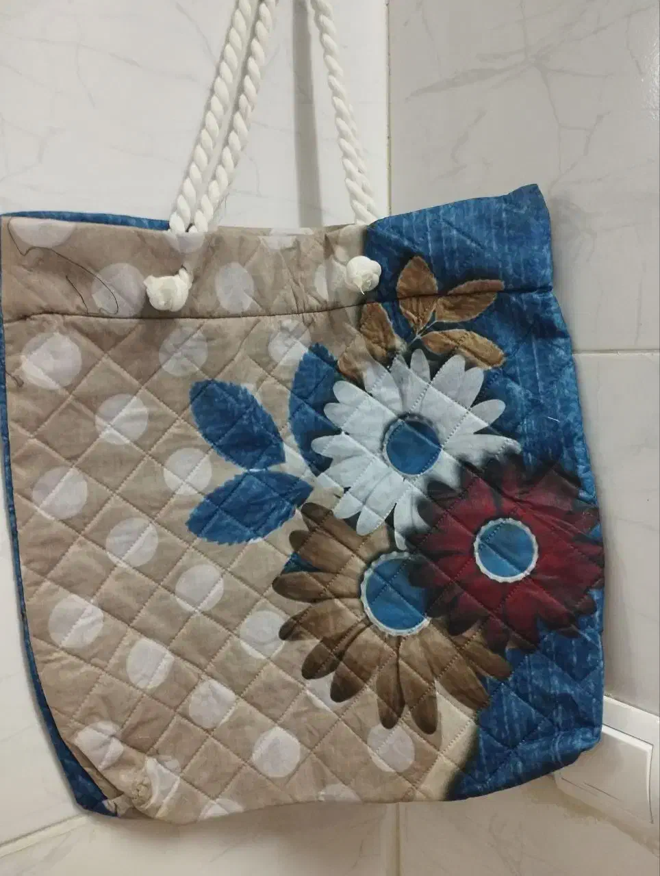 کیف|کیف، کفش، کمربند|قم, امامزاده ابراهیم|دیوار