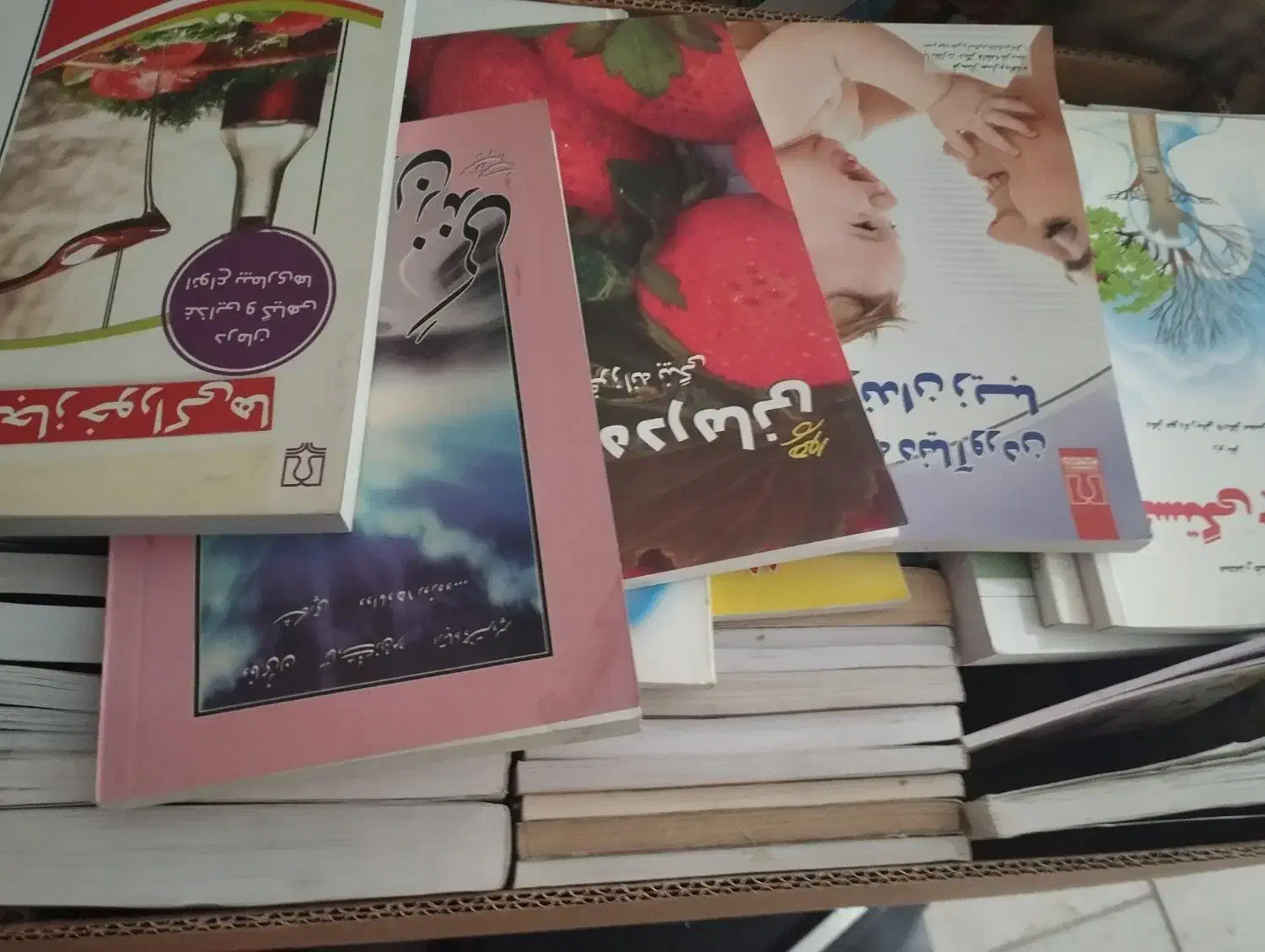 تعداد دویست جلد به بالاکتاب نوطبی و داستانی و مذهب|کتاب و مجله مذهبی|یزد, |دیوار