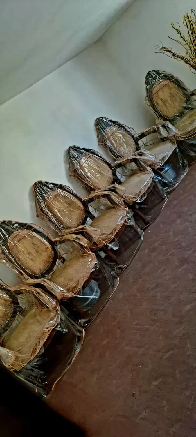 یک دست مبل سلطنتی ۹ نفره چوب گردو میز عسلی و بزرگ|مبلمان خانگی و میز عسلی|کرمان, |دیوار