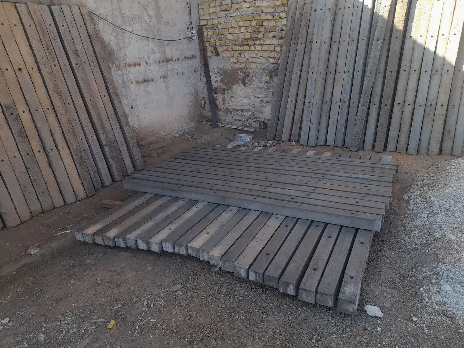 تولید تیرچه بتی سقفی وپایه فنسی باغی|مصالح و تجهیزات ساختمان|قوچان, |دیوار