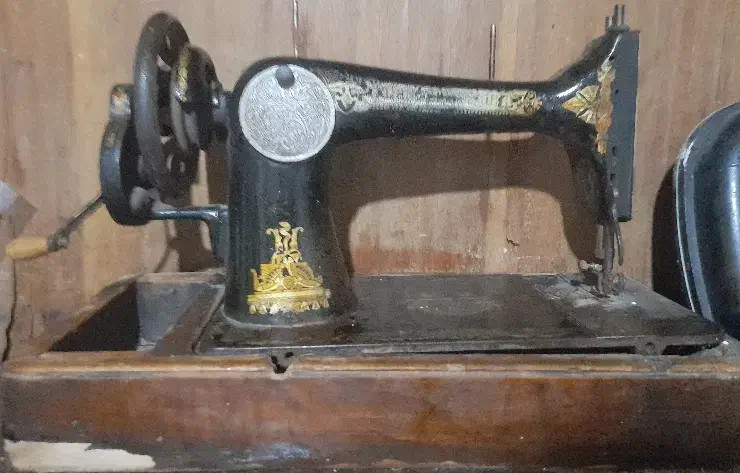 چرخ خیاطی عتیقه|کلکسیون اشیاء عتیقه|مشهد, هفده شهریور|دیوار