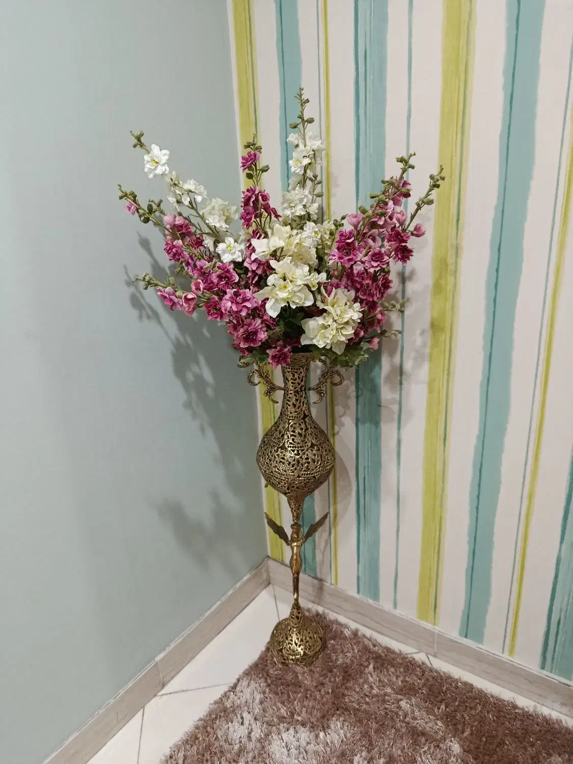 گلدان برنز ملائک با گل های گلد کیش|صنایع دستی و سایر لوازم تزئینی|ری, دیلمان|دیوار