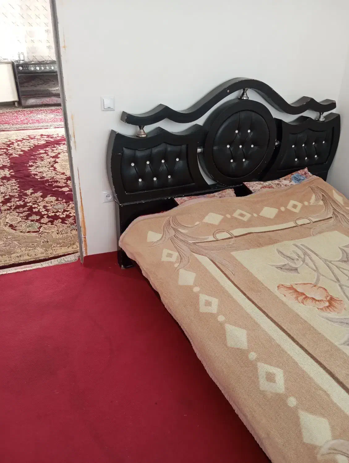 سوییت آپارتمانی سوییت هم کف .اتاق نزدیک جاده اسیای|اجارهٔ کوتاه‌مدت آپارتمان و سوئیت|آشخانه, |دیوار