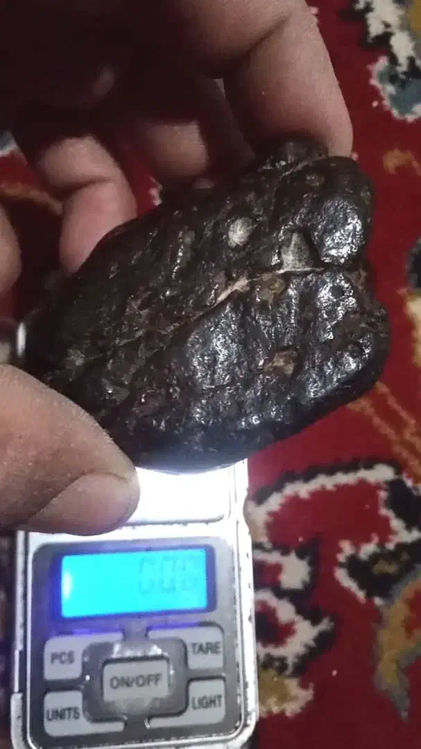 شهاب سنگ عجیب مغناطیسی موتور سیکلت را خاموش میکنه|جواهرات|مبارکه, |دیوار