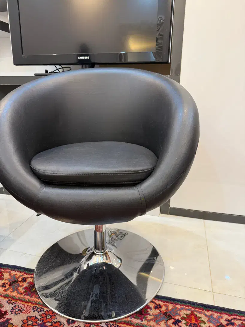 صندلی میکاپ یا کوتاهی|آرایشگاه و سالن‌های زیبایی|اصفهان, باغ دریاچه|دیوار