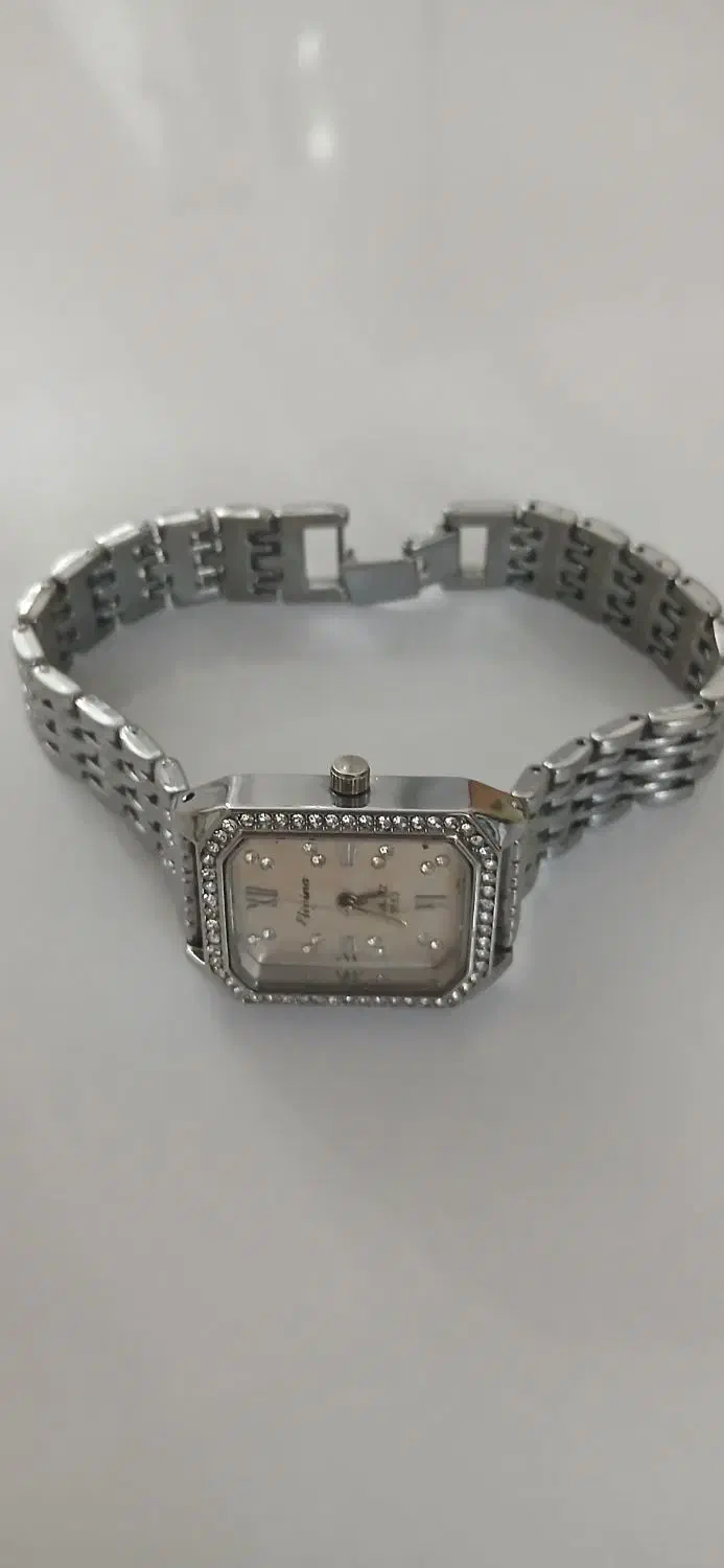 ساعت|ساعت|صدرا-فارس, فاز ۱|دیوار