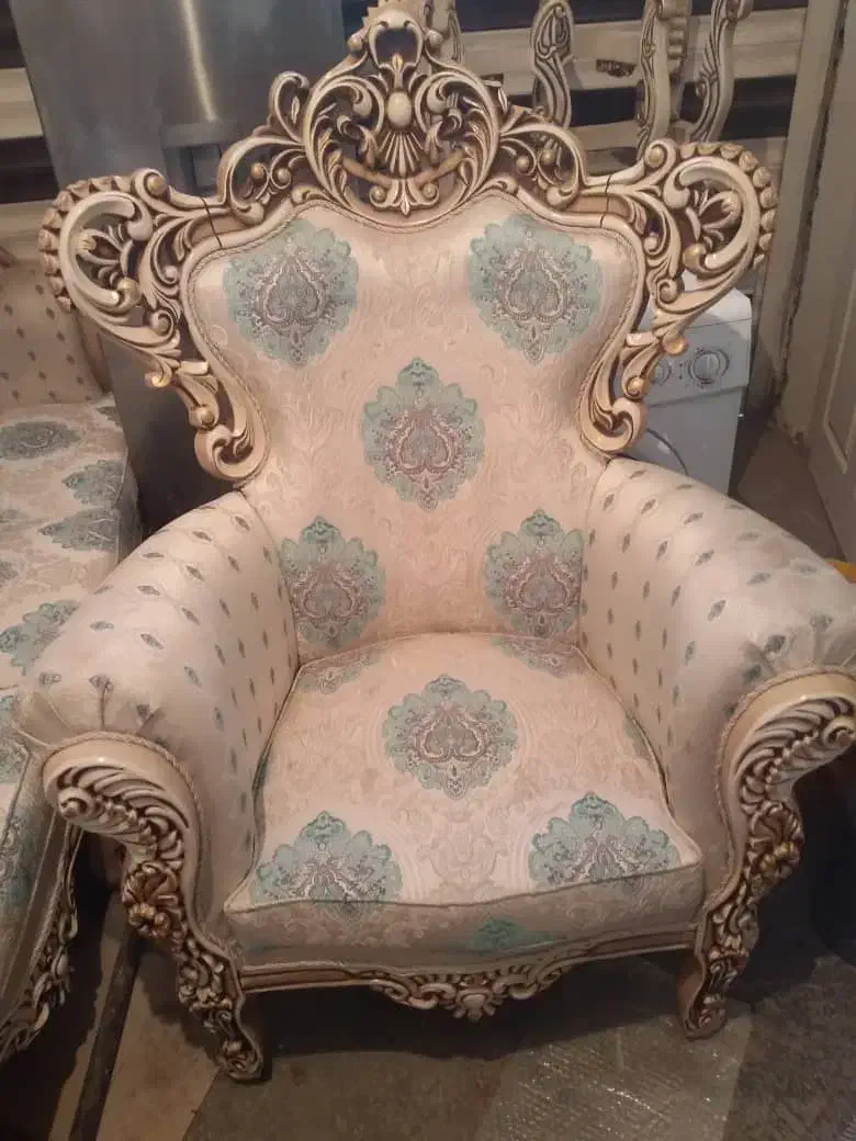 یک دست مبل هفت نفره سلطنتی|مبلمان خانگی و میز عسلی|شاهین‌شهر, گزبرخوار|دیوار