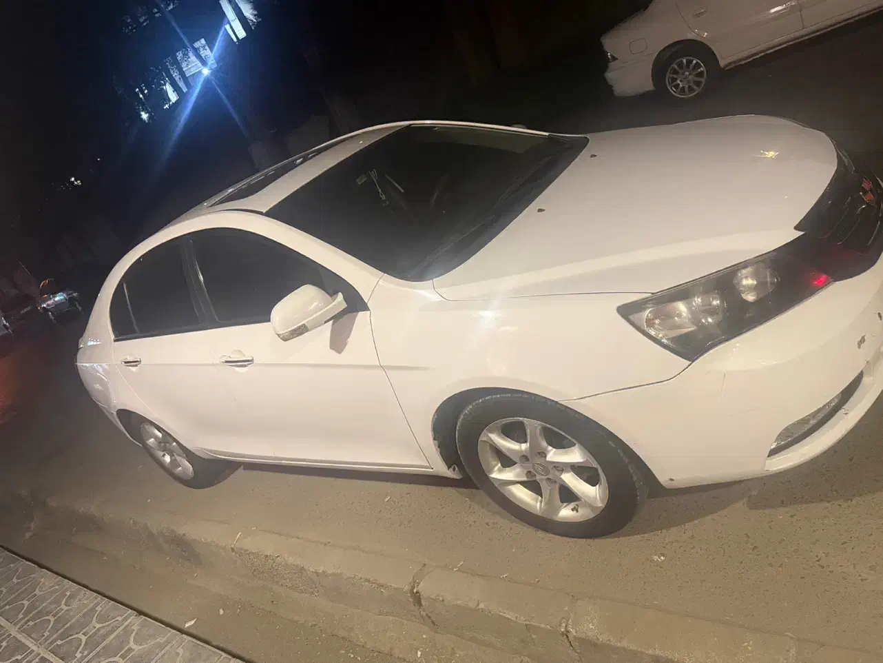 فروش جیلی امگراند سفید ۲۰۱۳|خودرو سواری و وانت|قم, سالاریه|دیوار