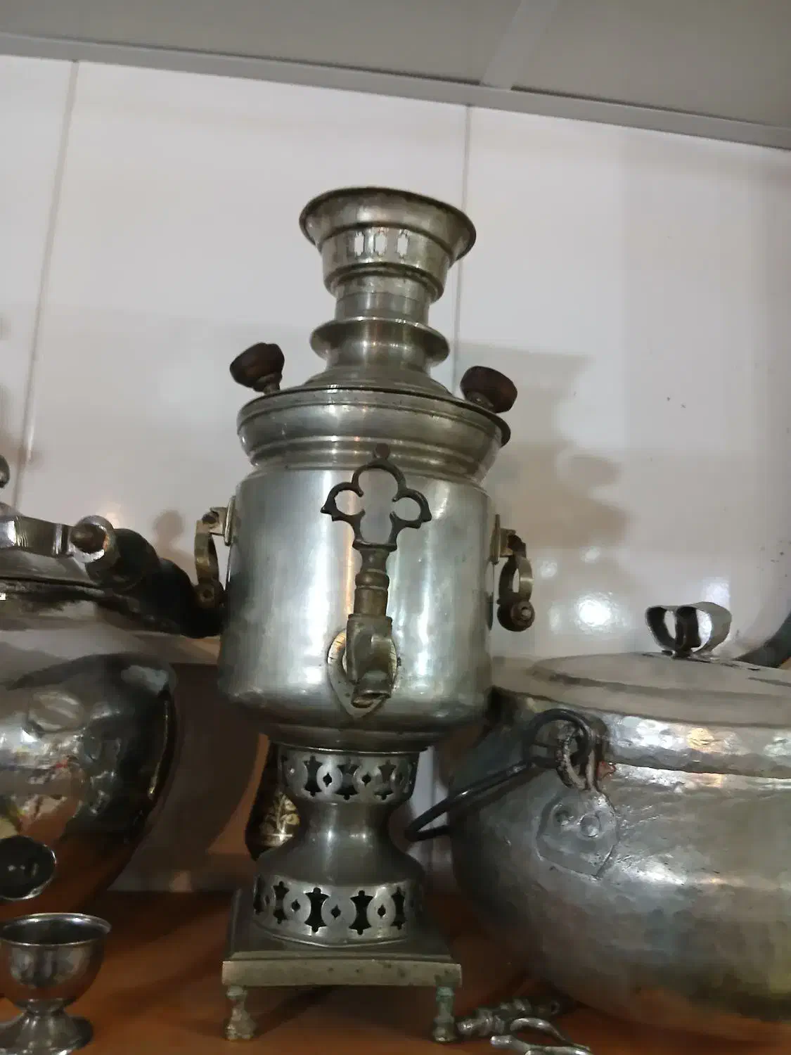 سماور ورشو|کلکسیون اشیاء عتیقه|پیر بکران, |دیوار