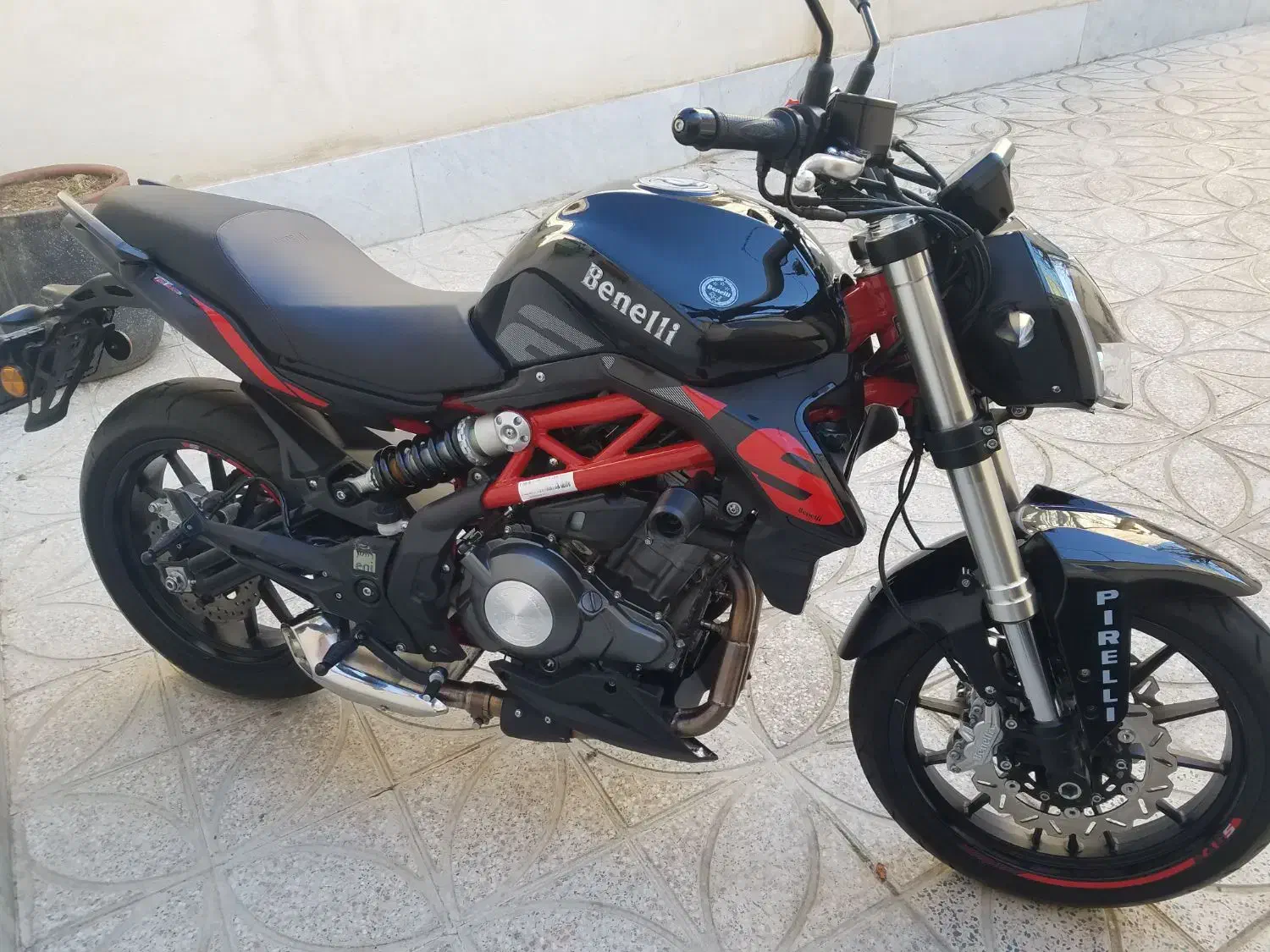 بنلی ۳۰۰  ۴۰۱|موتورسیکلت|کرج, اسلام‌آباد|دیوار