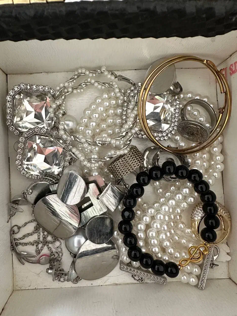 بدلیجات|بدلیجات|تهران, دریاچه شهدای خلیج فارس|دیوار