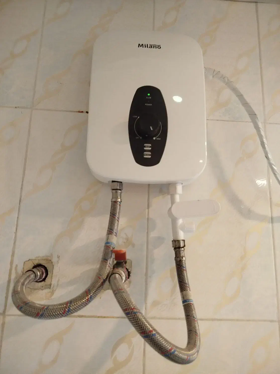 ابگرمکن دیواری برقی بدونه مخزن ودوعدد روشویی|آبگرمکن، پکیج، شوفاژ|قشم, |دیوار