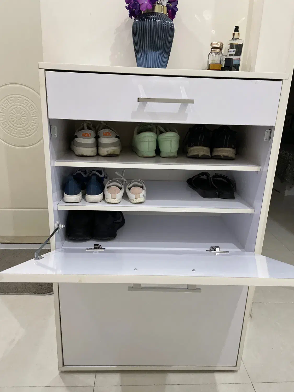 جاکفشی|جاکفشی، کمد، دراور|فردیس, منظریه|دیوار