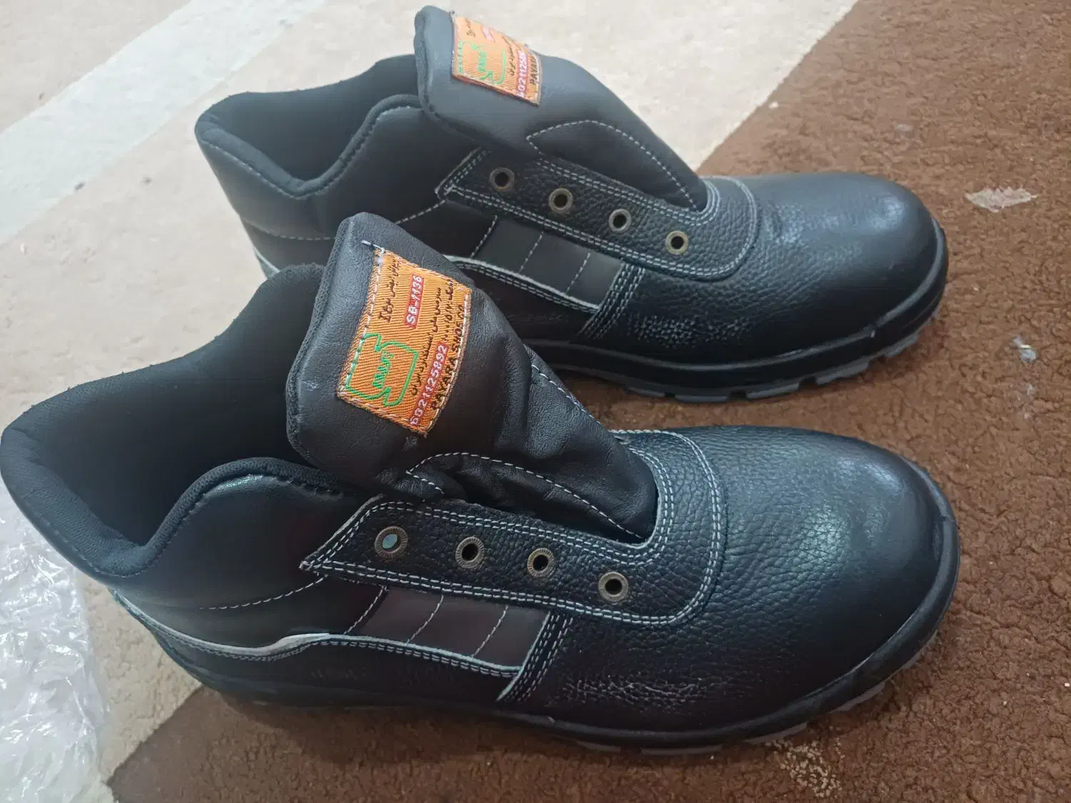 ۲ جفت کفش نو|کیف، کفش، کمربند|چمران, |دیوار