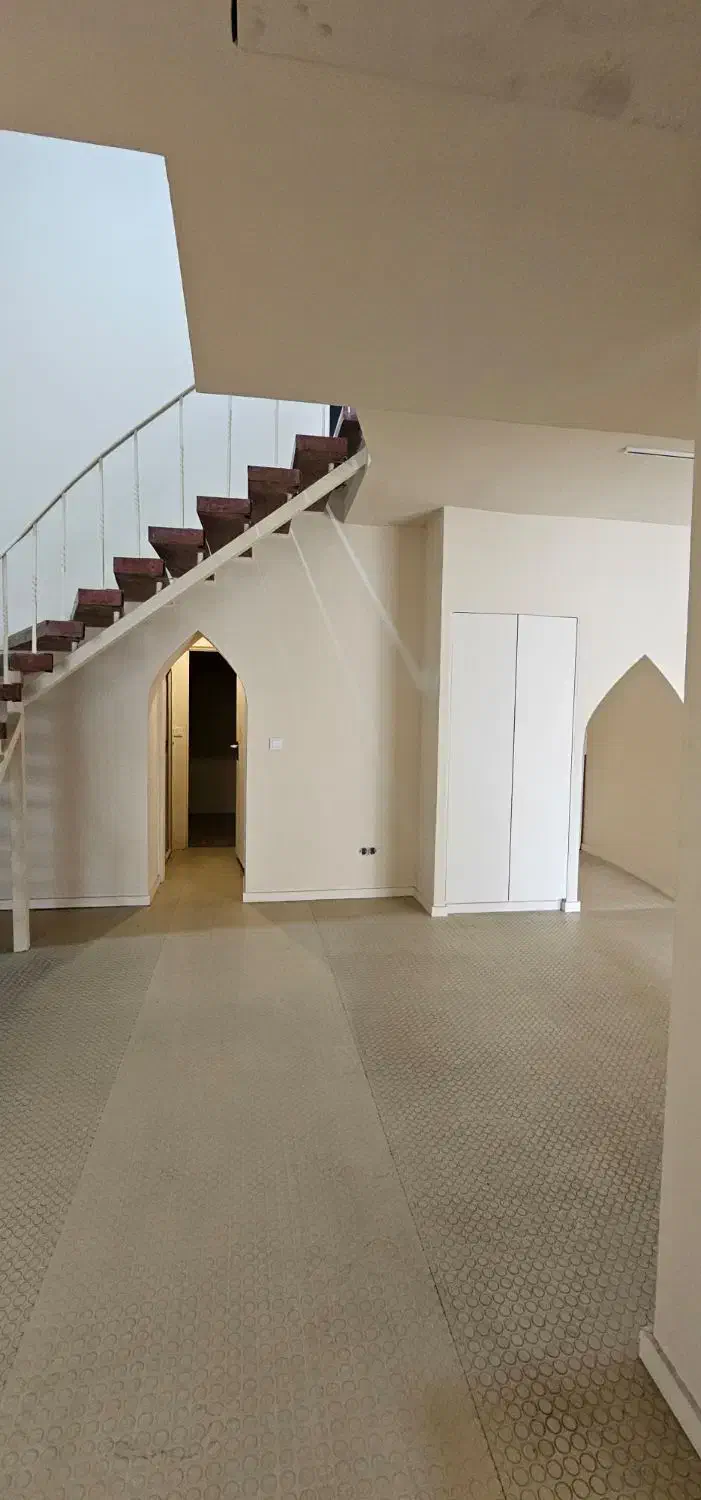 ۵۰۰متر بنا با ۳۰۰متر حیاط دربست پارک هنرمندان