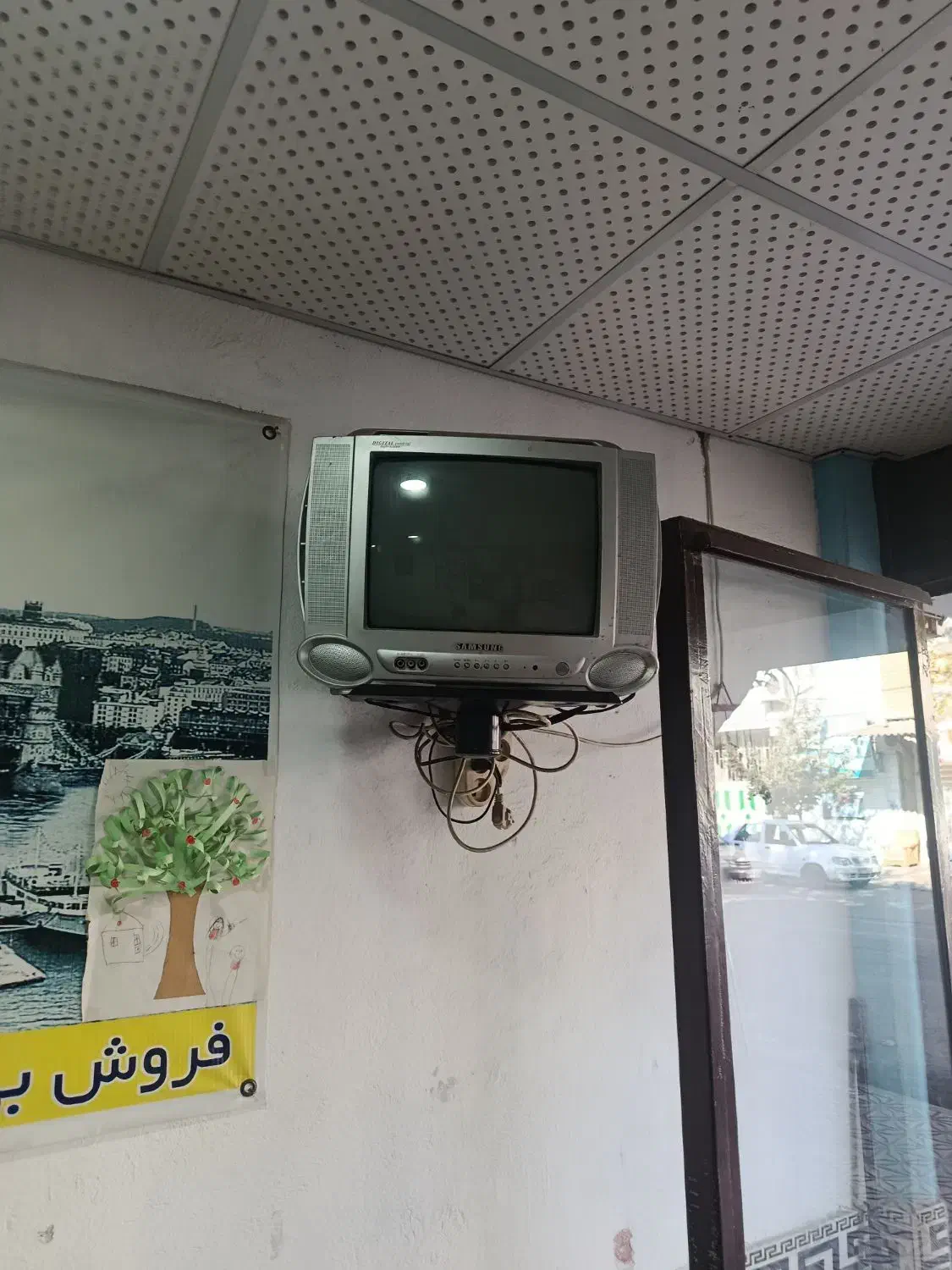 تلویزیون 14 با پایه دیوارکوب|تلویزیون و پروژکتور|مینودشت, |دیوار