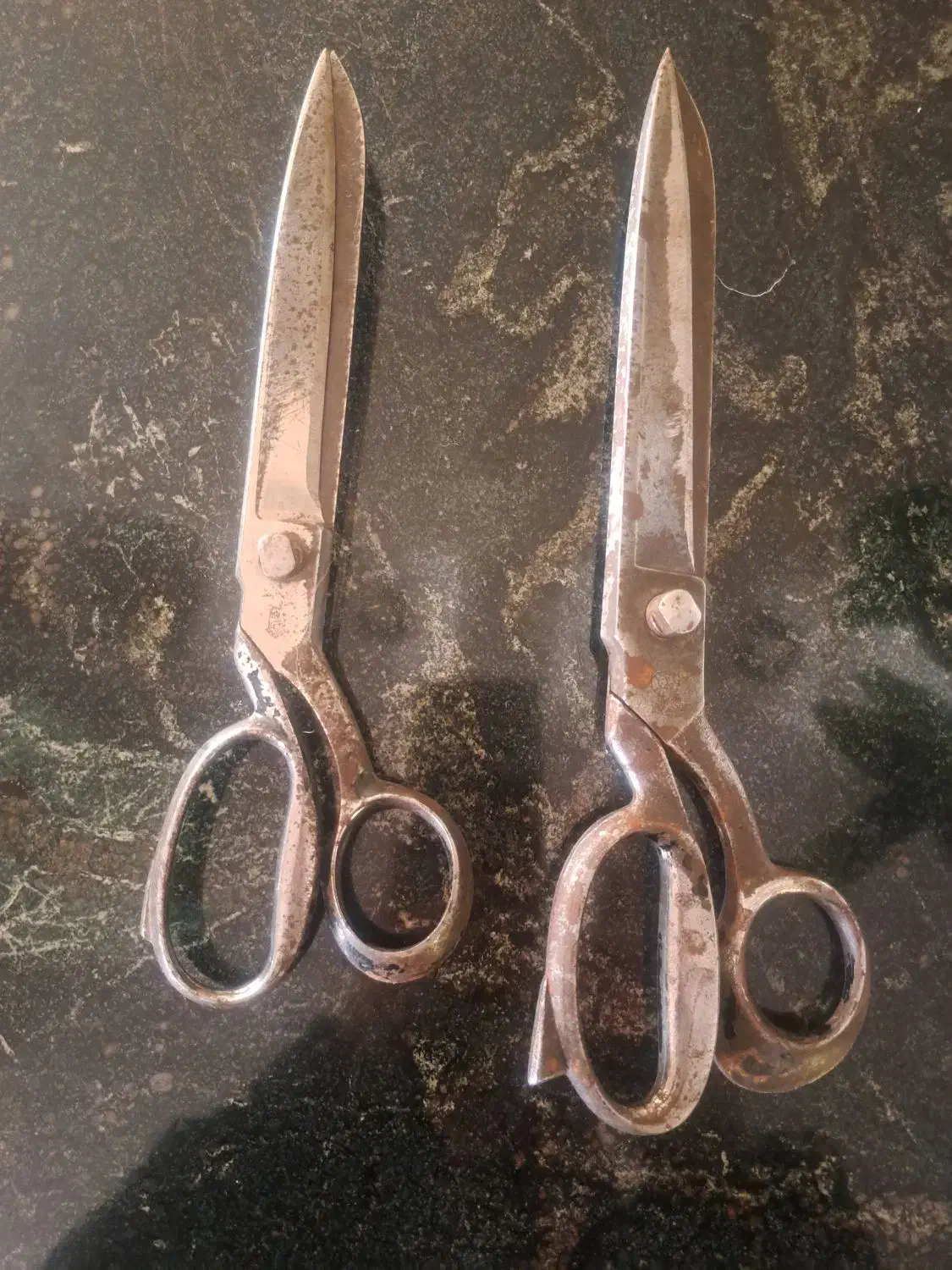 چرخ خیاطی اصل ژاپن  و قیچی خیاطی|چرخ خیاطی و ریسندگی|ضیاء آباد, |دیوار