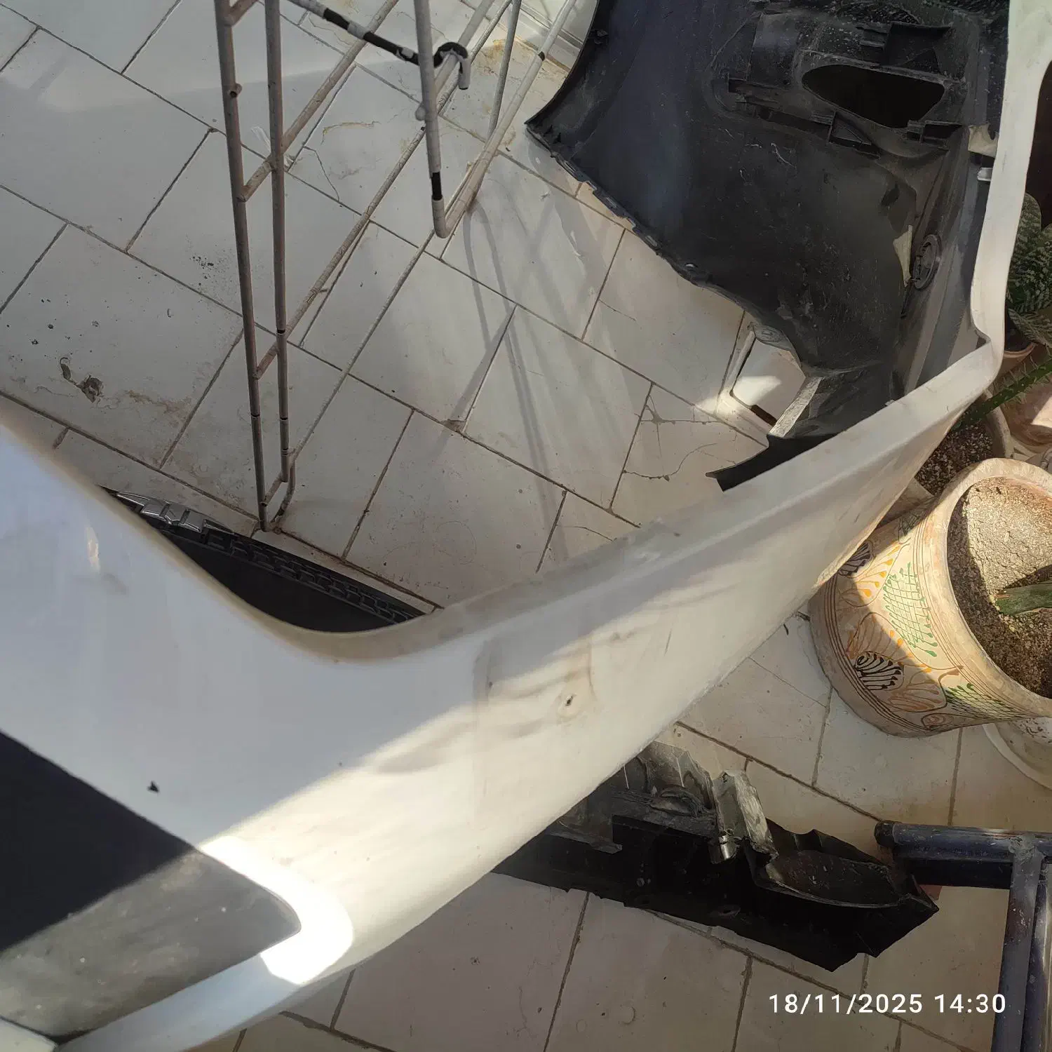 داغی سپر جلو کوئیک|قطعات یدکی و لوازم جانبی|شاهینشهر, فردوسی|دیوار