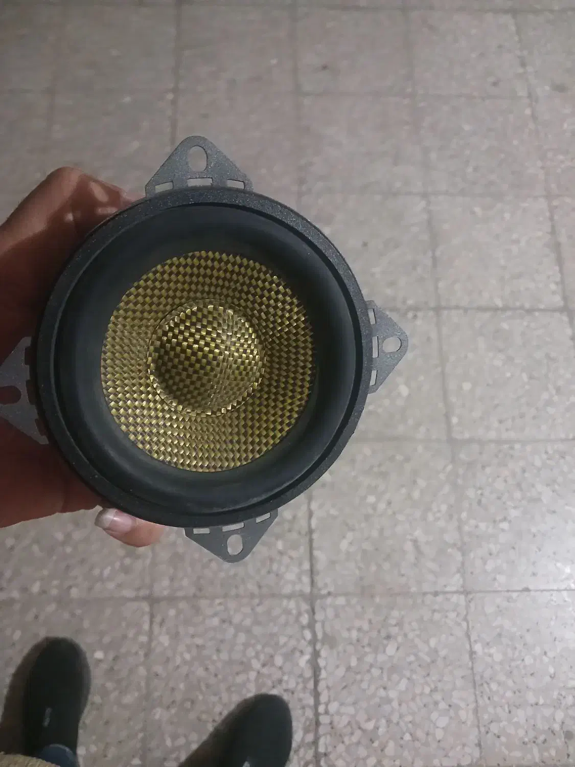 میدرنج ۴ سیستم|صوتی و تصویری|ری, علایین|دیوار