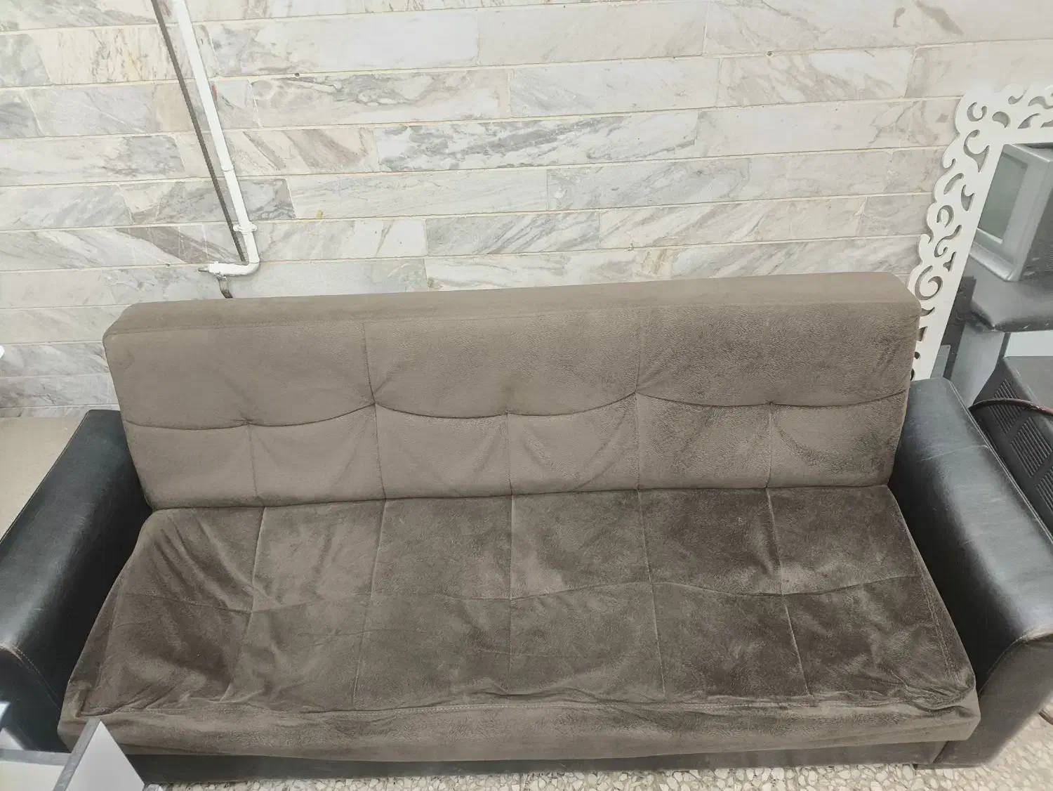 مبل سه نفره|مبلمان خانگی و میز عسلی|رشت, سلیمانداراب|دیوار