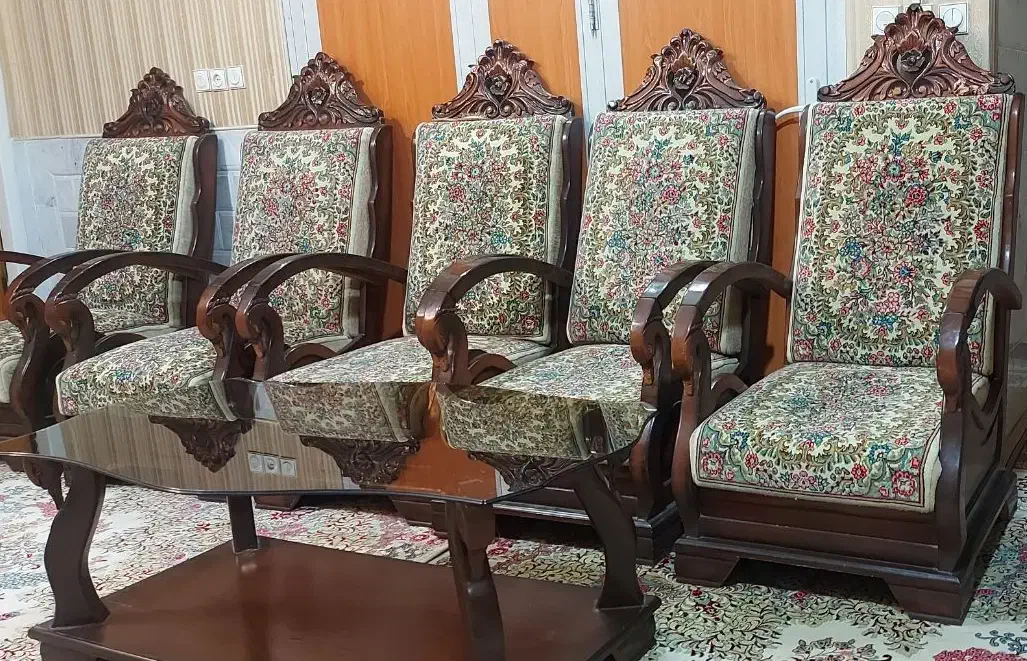 هشت عددمبل قالی|مبلمان خانگی و میز عسلی|رفسنجان, |دیوار