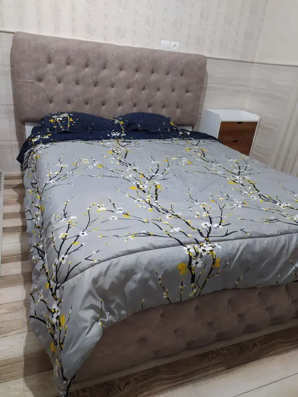 سرویس خواب|تخت و سرویس خواب|سمنان, |دیوار