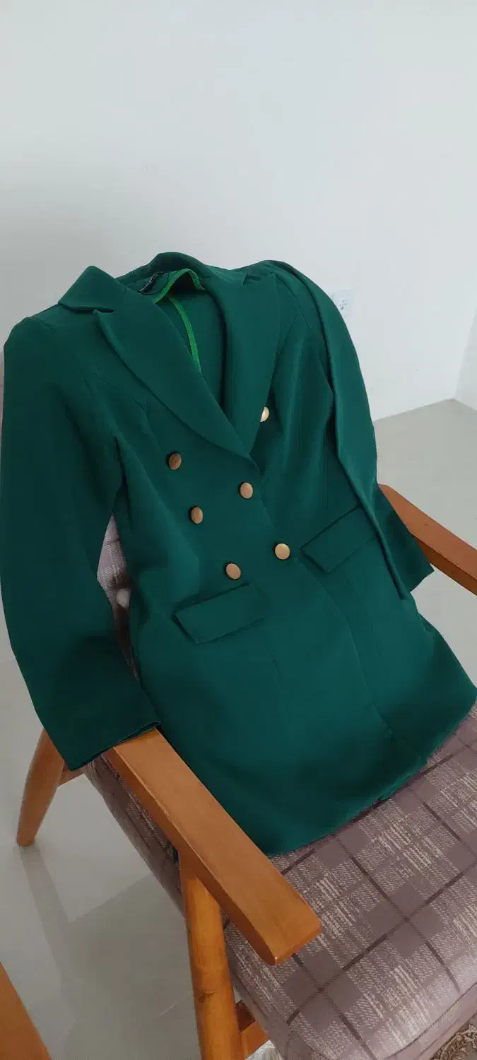 تعداد زیادی لباس متنوع|لباس|میانه, |دیوار