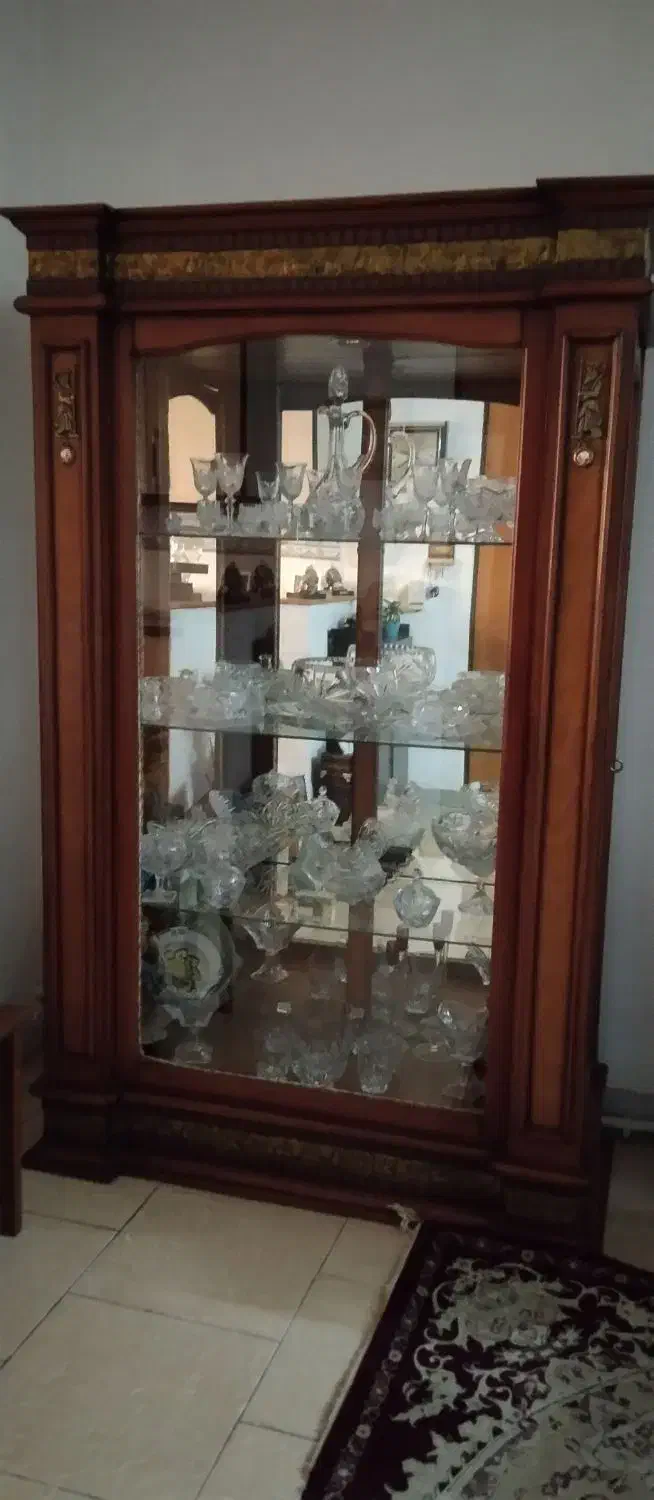 بوفه بسیار تمیز در حد نو|بوفه، ویترین، کنسول|پیشوا, |دیوار