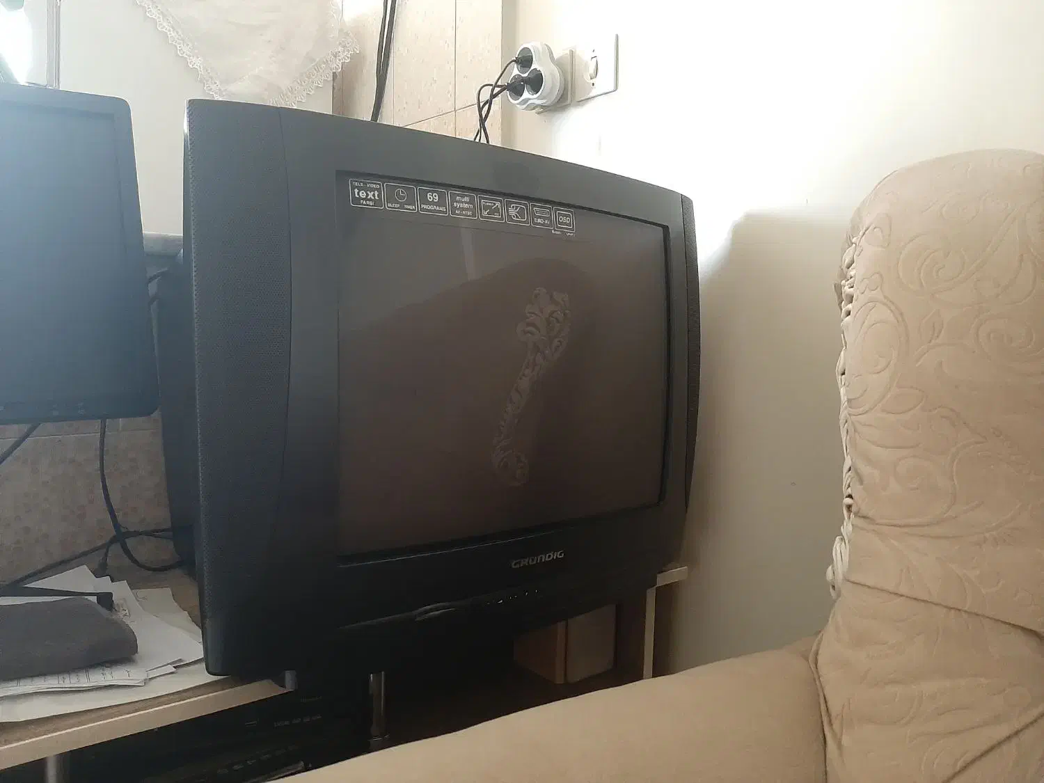 تلویزیون ۲۱ گروندیگ|تلویزیون و پروژکتور|بروجرد, |دیوار