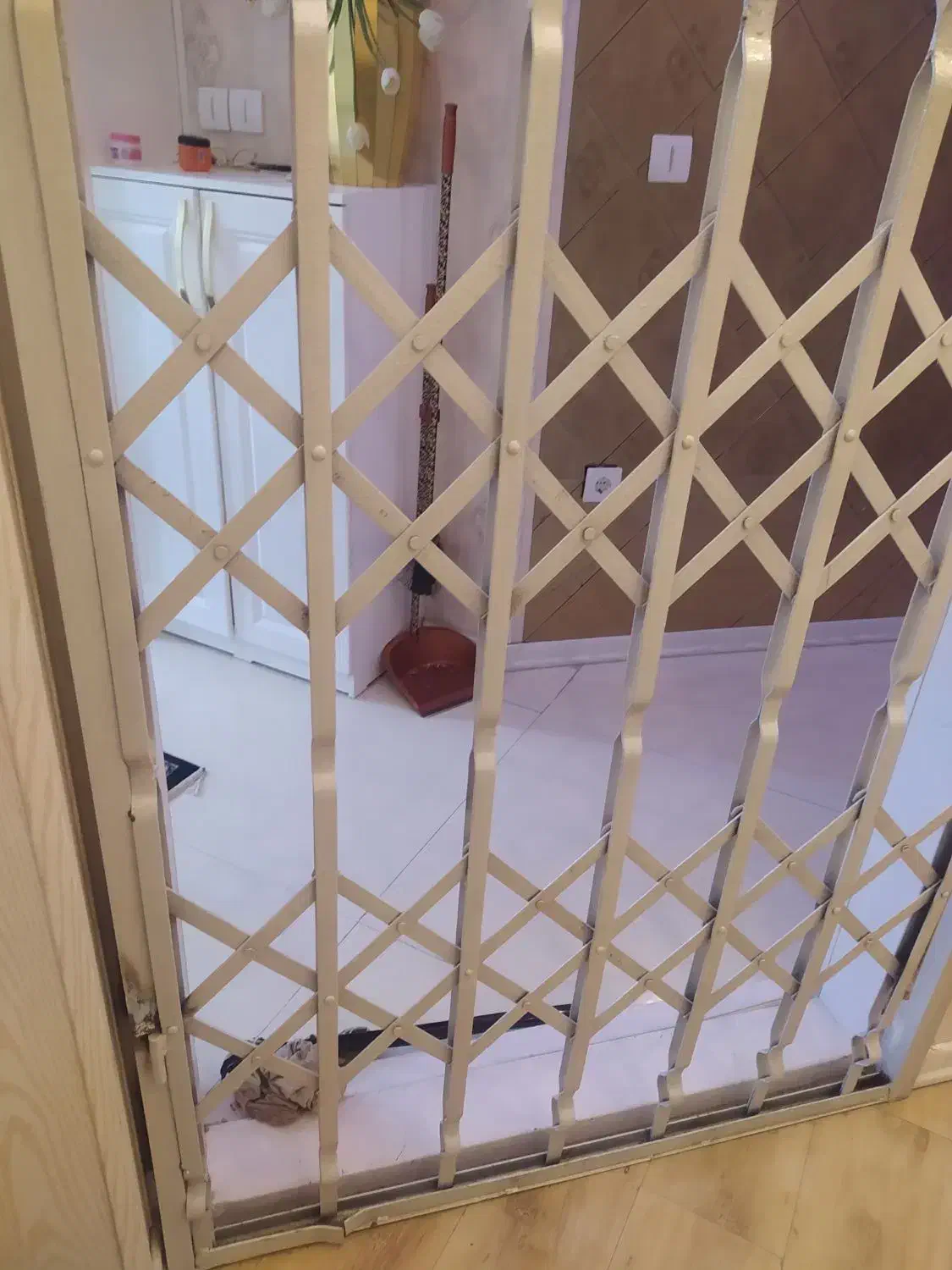 درب آکاردئونی|مصالح و تجهیزات ساختمان|مشهد, شهرک لشکر (شهرک غرب)|دیوار