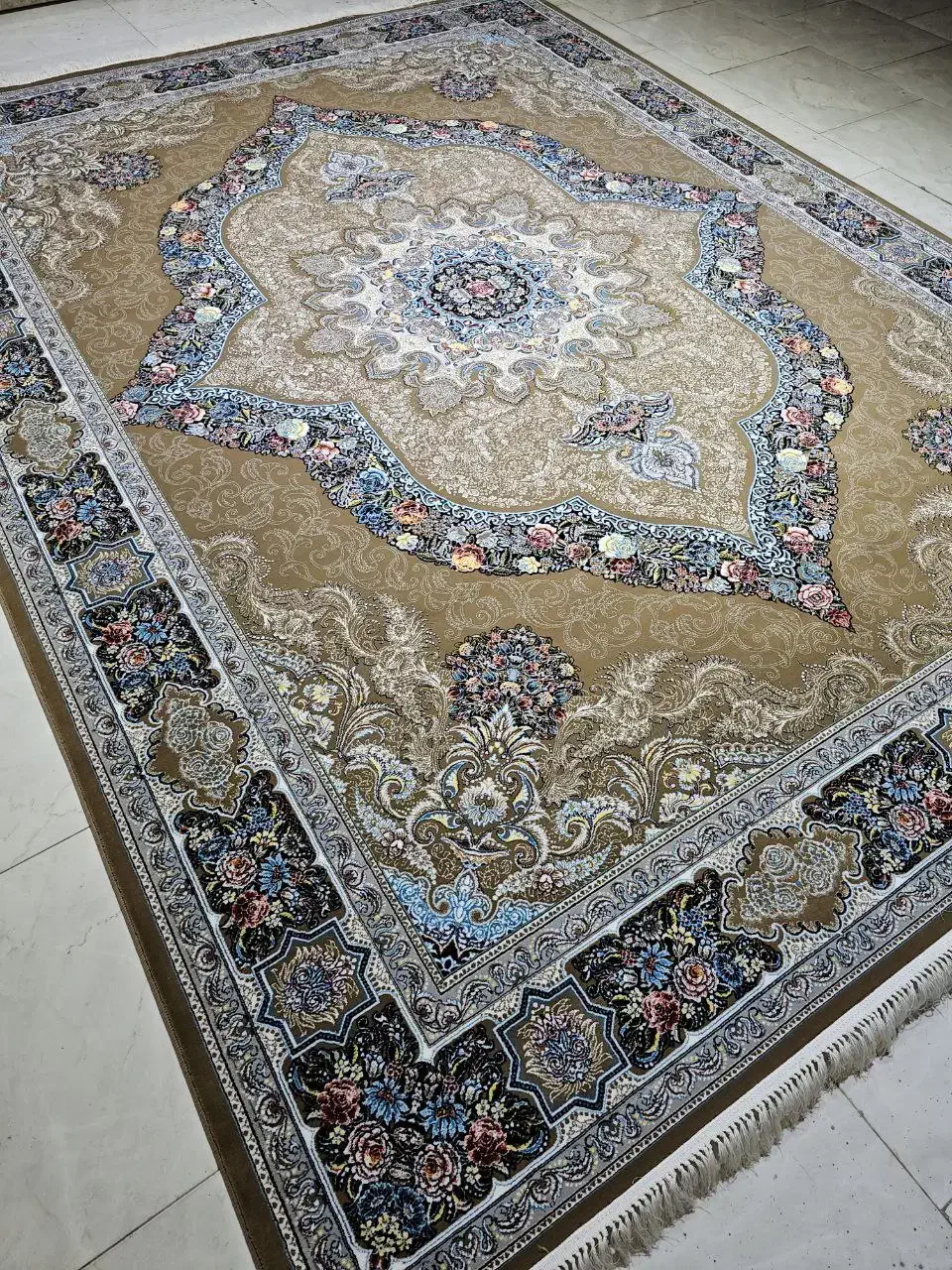 فرش نخ اکرولیک نفس کاشان|فرش|کاشان, شهرک صنعتی راوند|دیوار