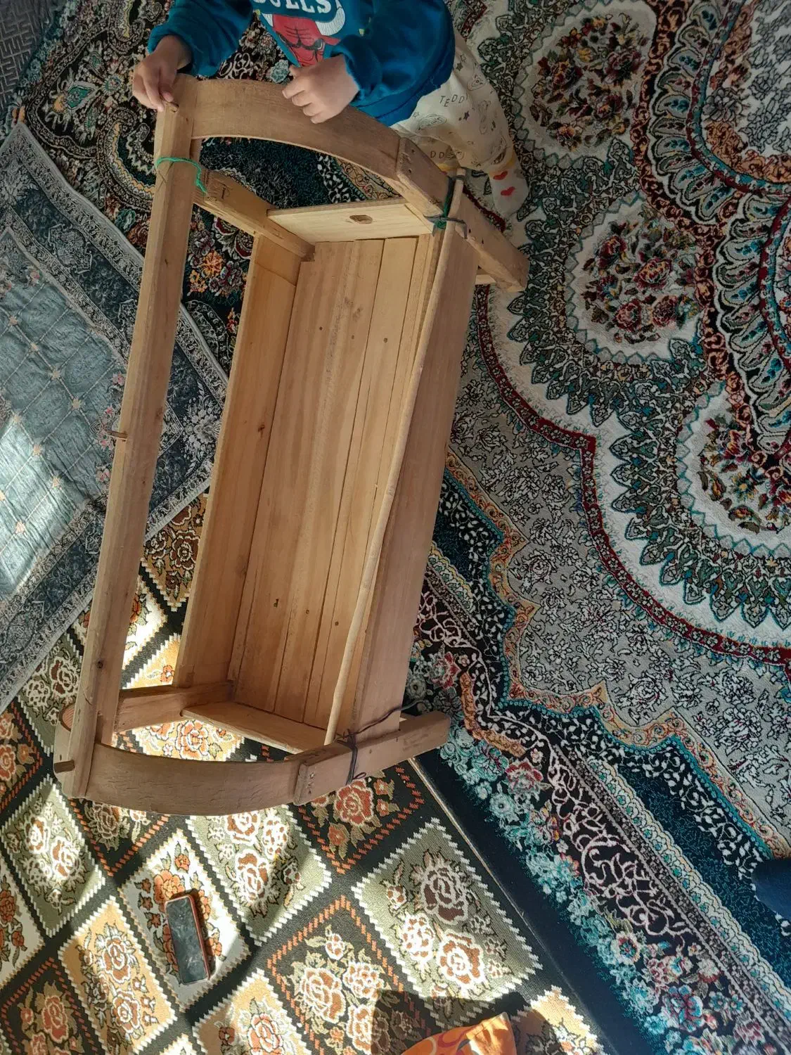 سلام خسته نباشی گهواره چوبی تمیز|تخت و صندلی بچه|نجفآباد, یزدانشهر|دیوار