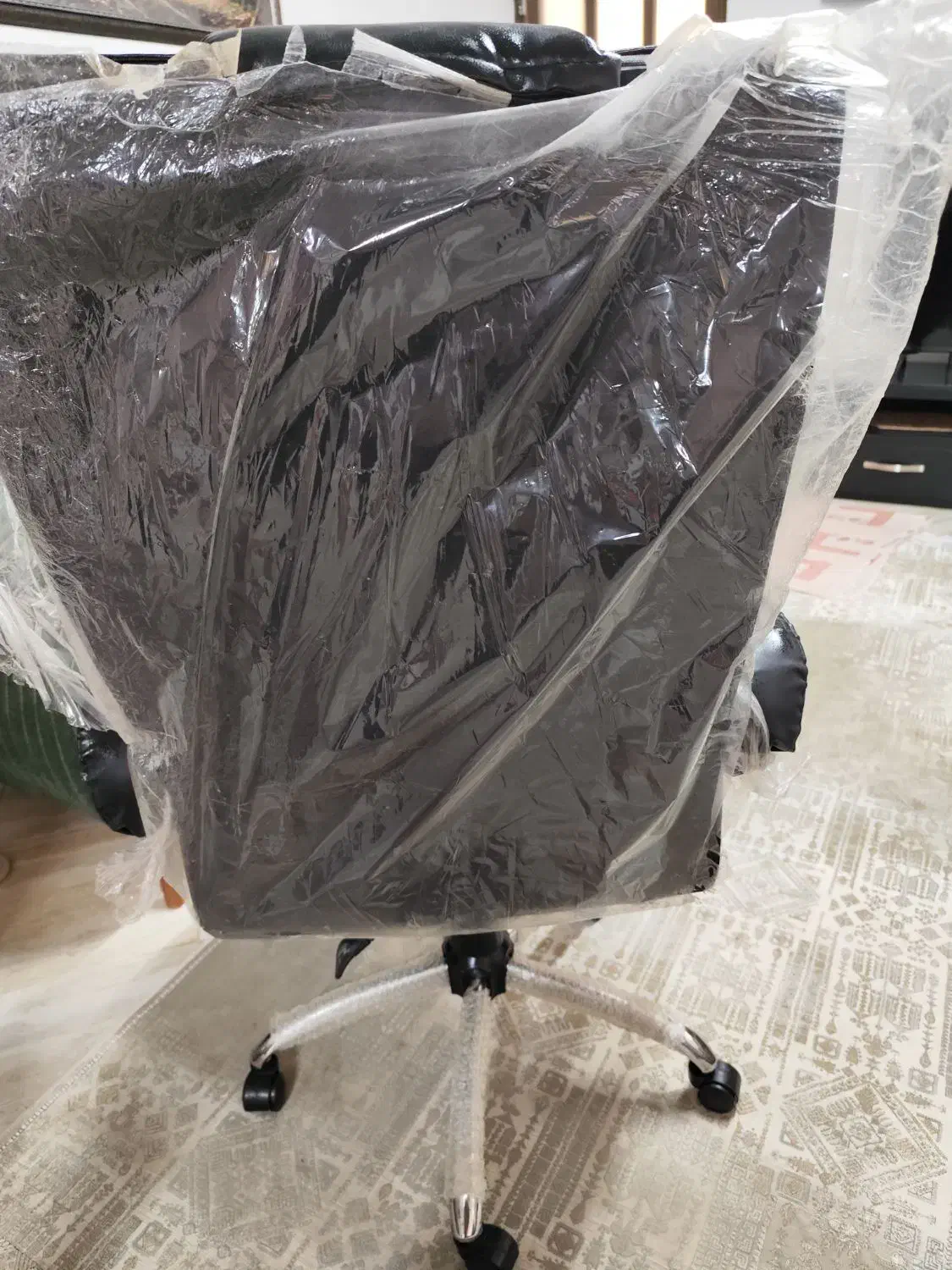 صندلی اداری چرخ دار کار کرده|دفتر کار|لنگرود, |دیوار