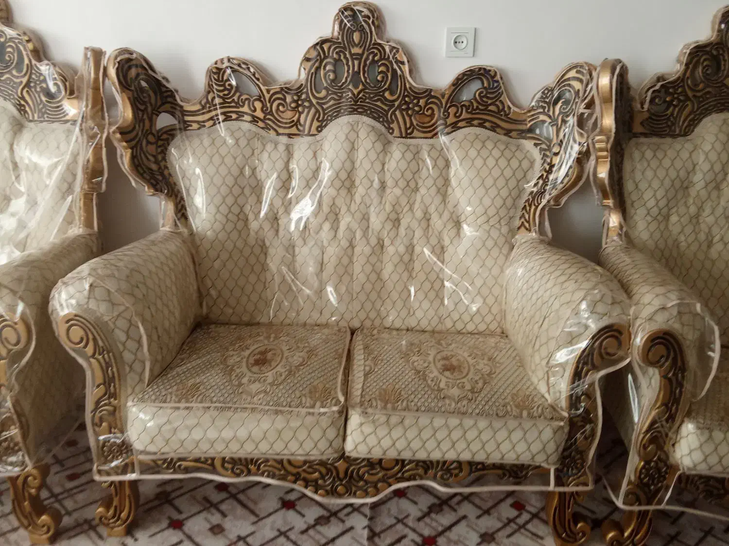 مبل سلطنتی هفت نفره|مبلمان خانگی و میز عسلی|بیرجند, |دیوار