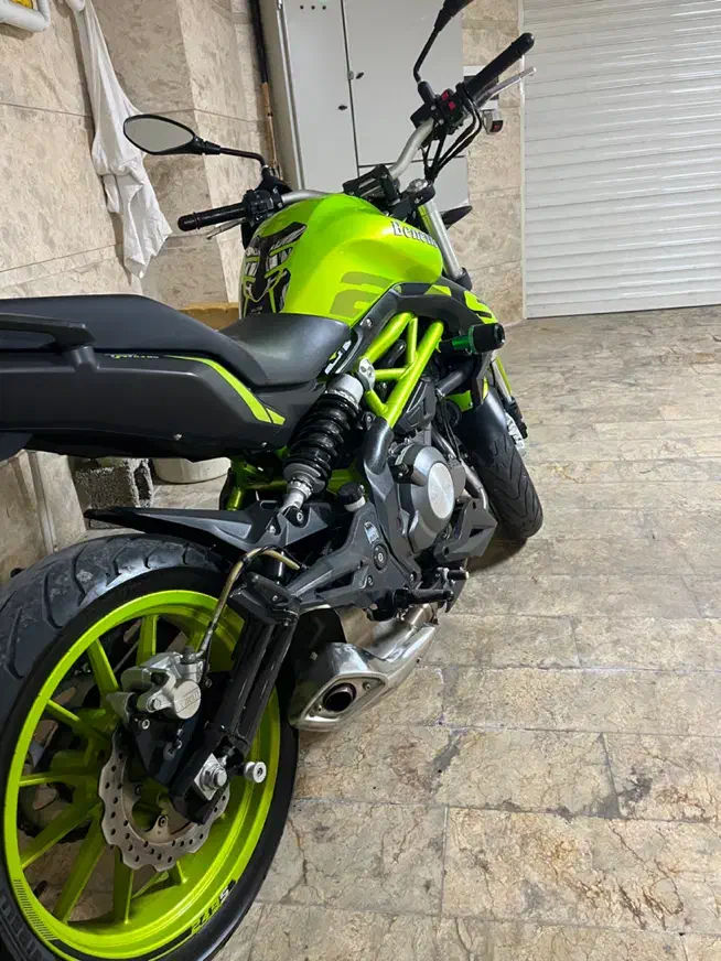 بنلی دو سیلندر ۳۰۰|موتورسیکلت|فومن, |دیوار