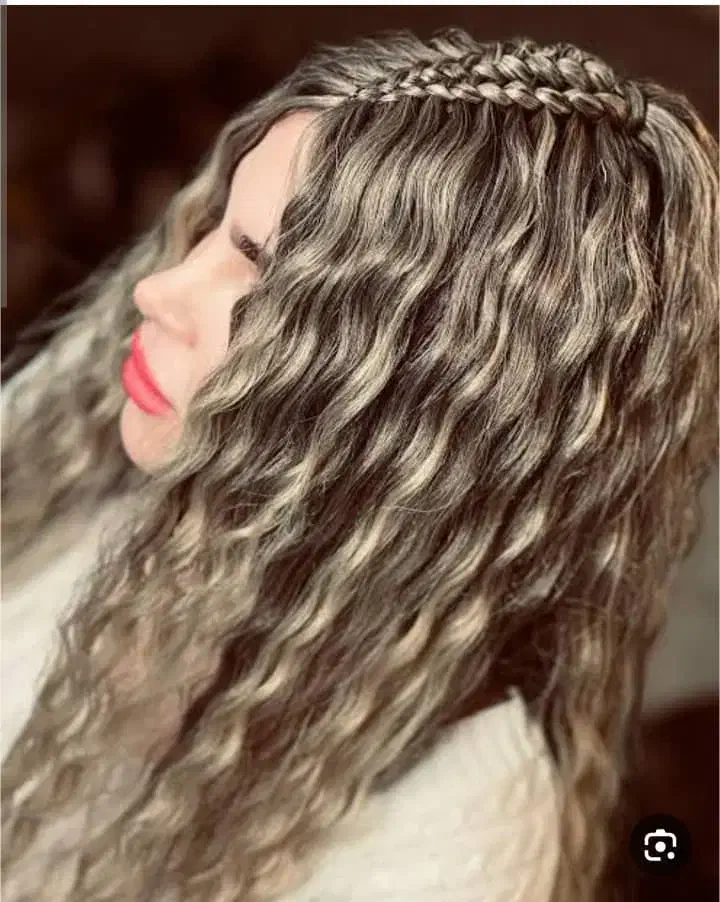 ارائه خدمات زیبایی در سالنی شیک و آرام|خدمات آرایشگری و زیبایی|رشت, آب و برق|دیوار