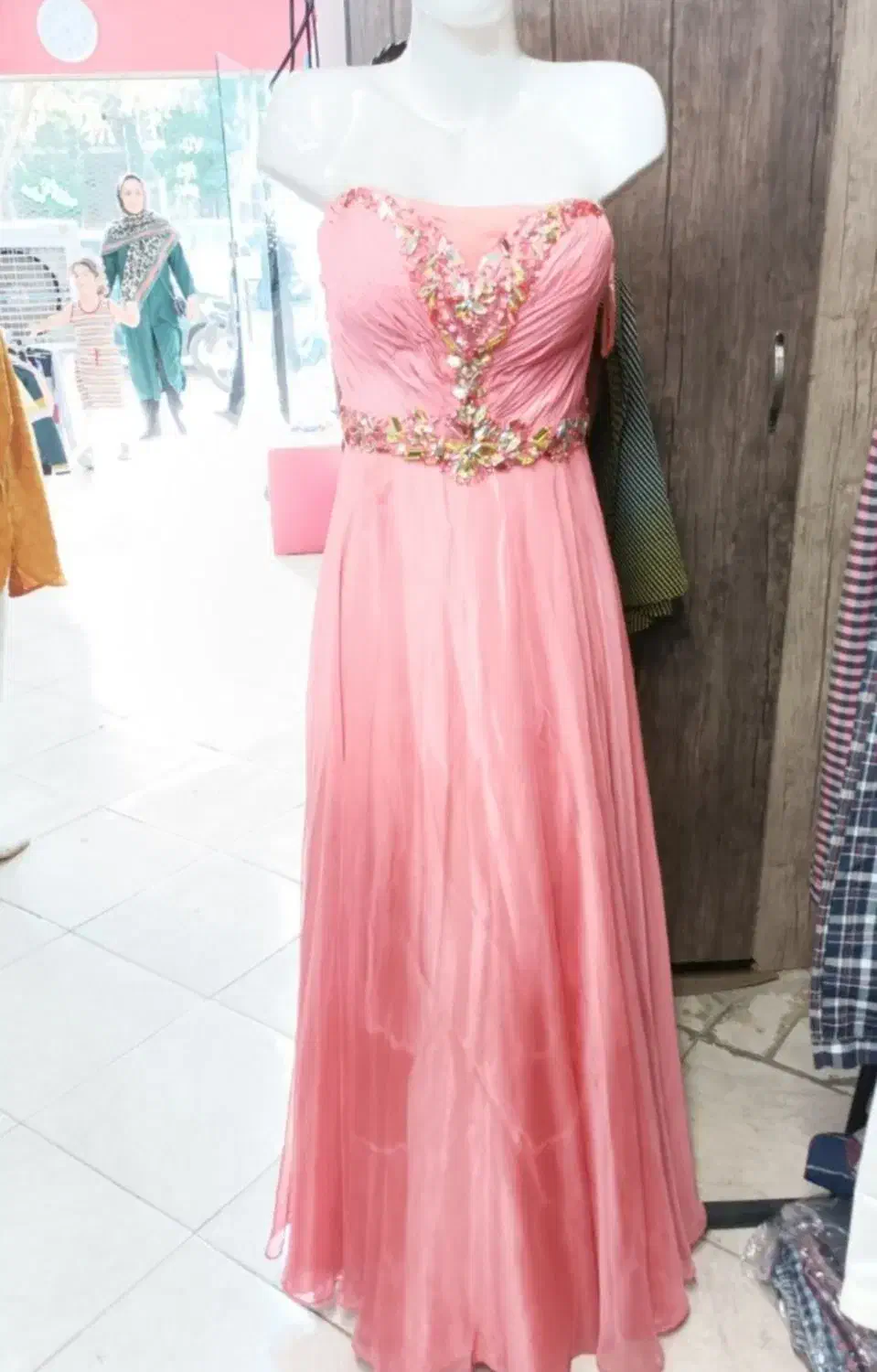 لباس|لباس|مشهد, نوید|دیوار