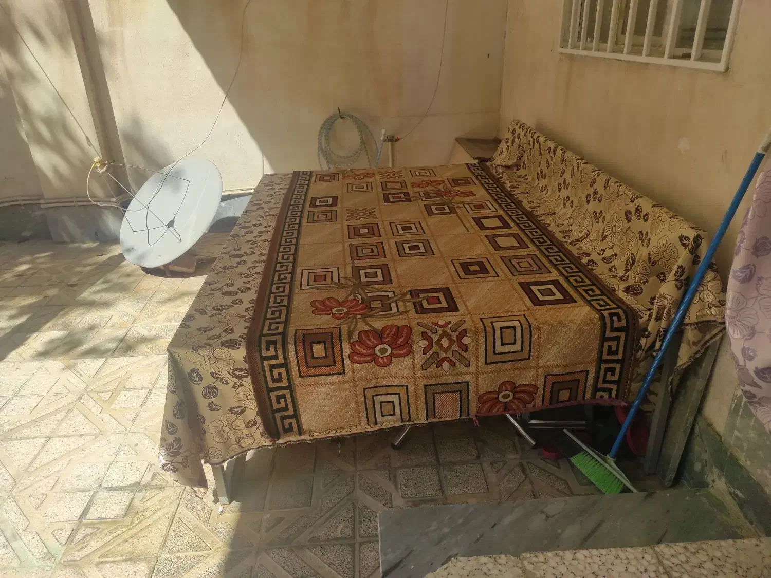 تخت سنتی .|مبلمان خانگی و میز عسلی|رباط‌کریم, رباط‌کریم|دیوار