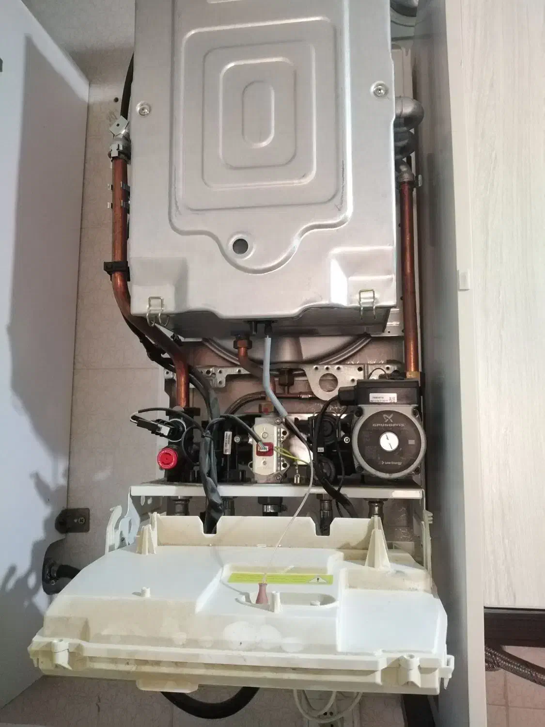 سرویس پکیج ،بخاری آبگرمکن دیواری رادیاتور|خدمات پیشه و مهارت|اشتهارد, |دیوار