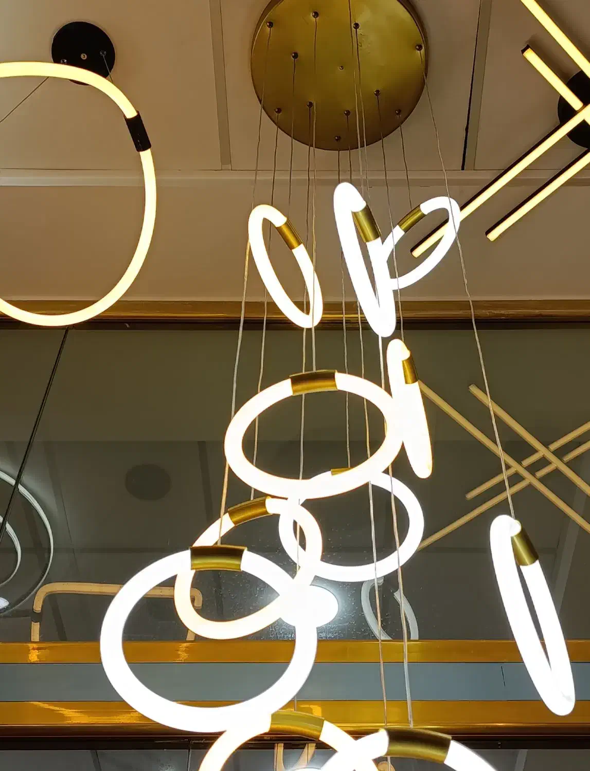 لوستر سقفی بلند طرح حلقه بارفیکس ۱۵ شاخه|لوستر و چراغ آویز|تهران, شهرک چیتگر|دیوار