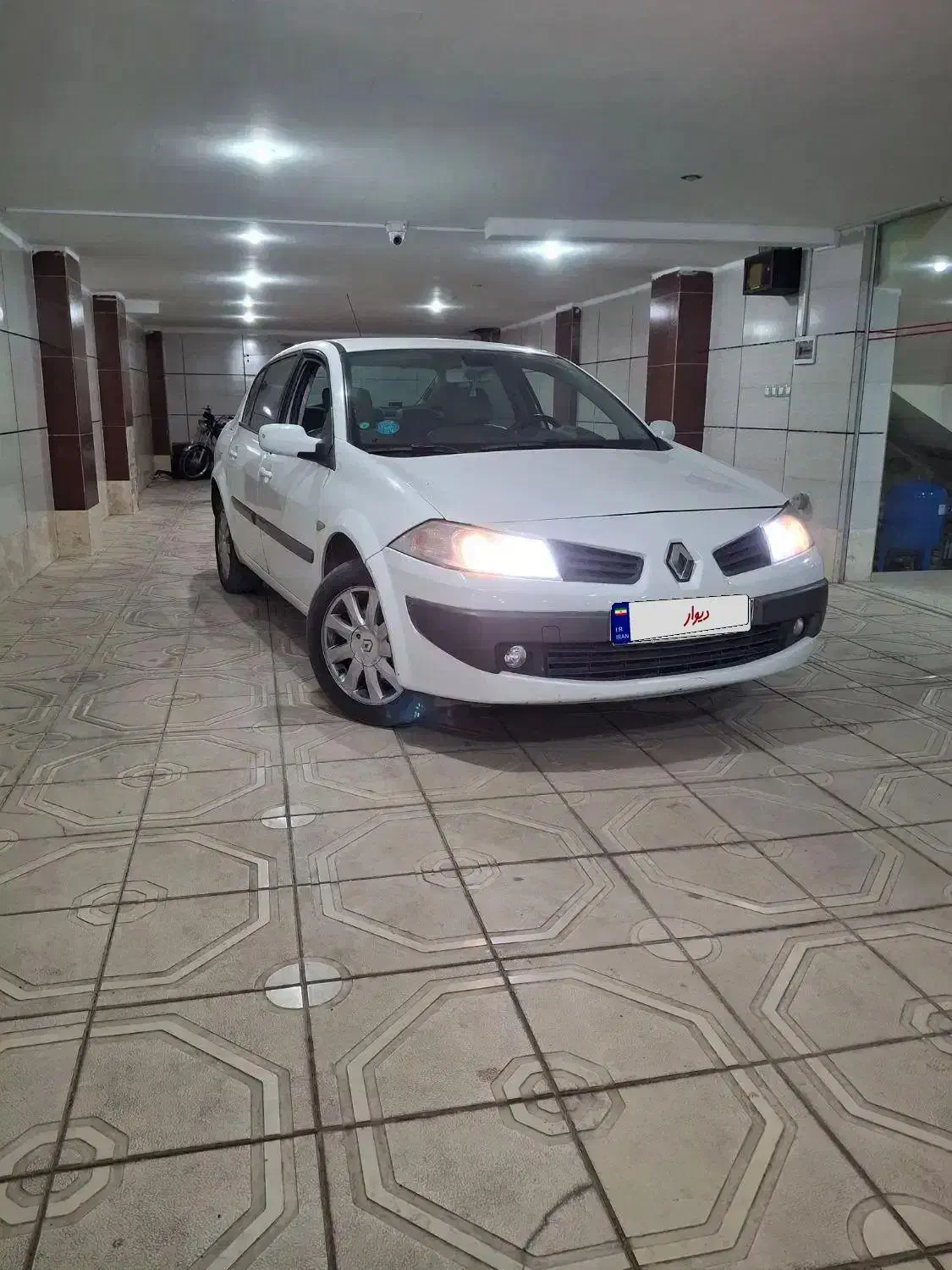 رنو مگان ۲۰۰۰ اتوماتیک|خودرو سواری و وانت|اصفهان, خانه اصفهان|دیوار