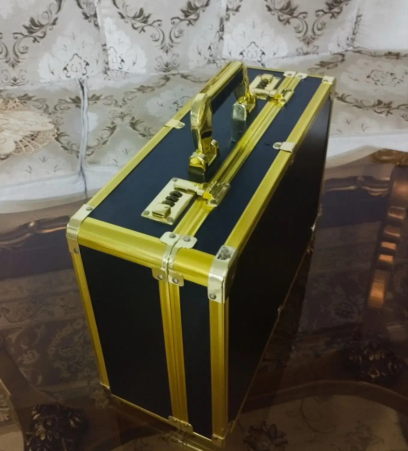 چمدان وسایل آرایشگری و ست قیچی M20 رزونال|آرایشی، بهداشتی، درمانی|نجفآباد, منتظری شمالی|دیوار