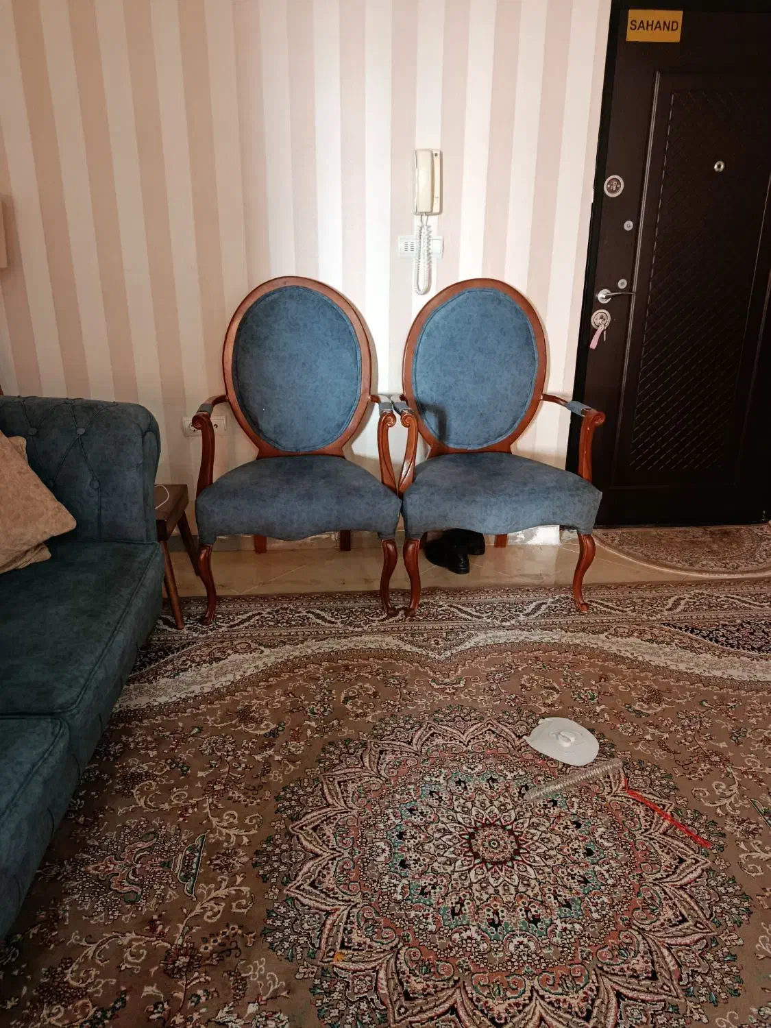 دو عدد مبل تک نفره مناسب همه جا|مبلمان خانگی و میز عسلی|ایلام, |دیوار