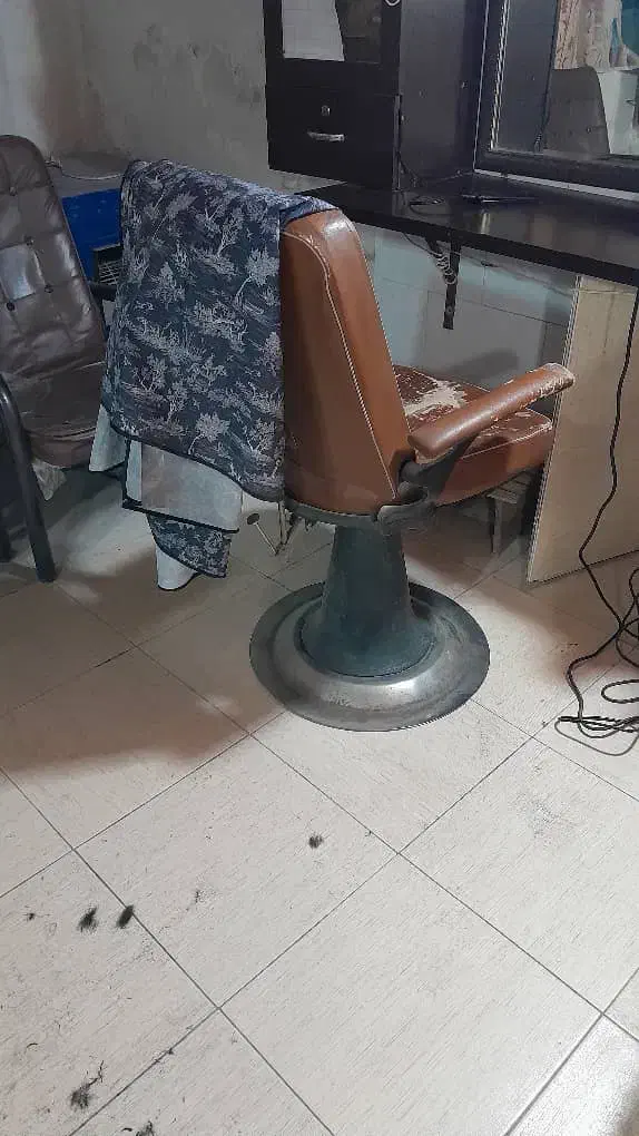 صندلی|آرایشگاه و سالنهای زیبایی|مرودشت, کناره|دیوار