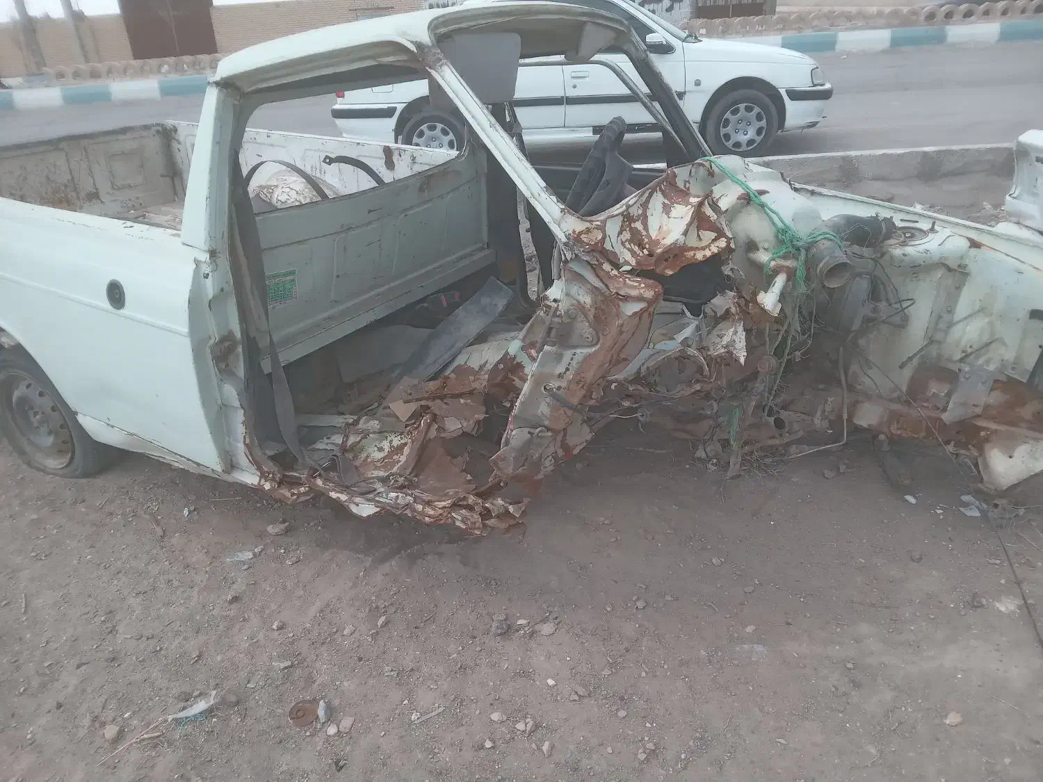 وانت مدل ۸۶تصادفی واسه اوراقی بفروش میرسد|خودرو سواری و وانت|سیرجان, |دیوار