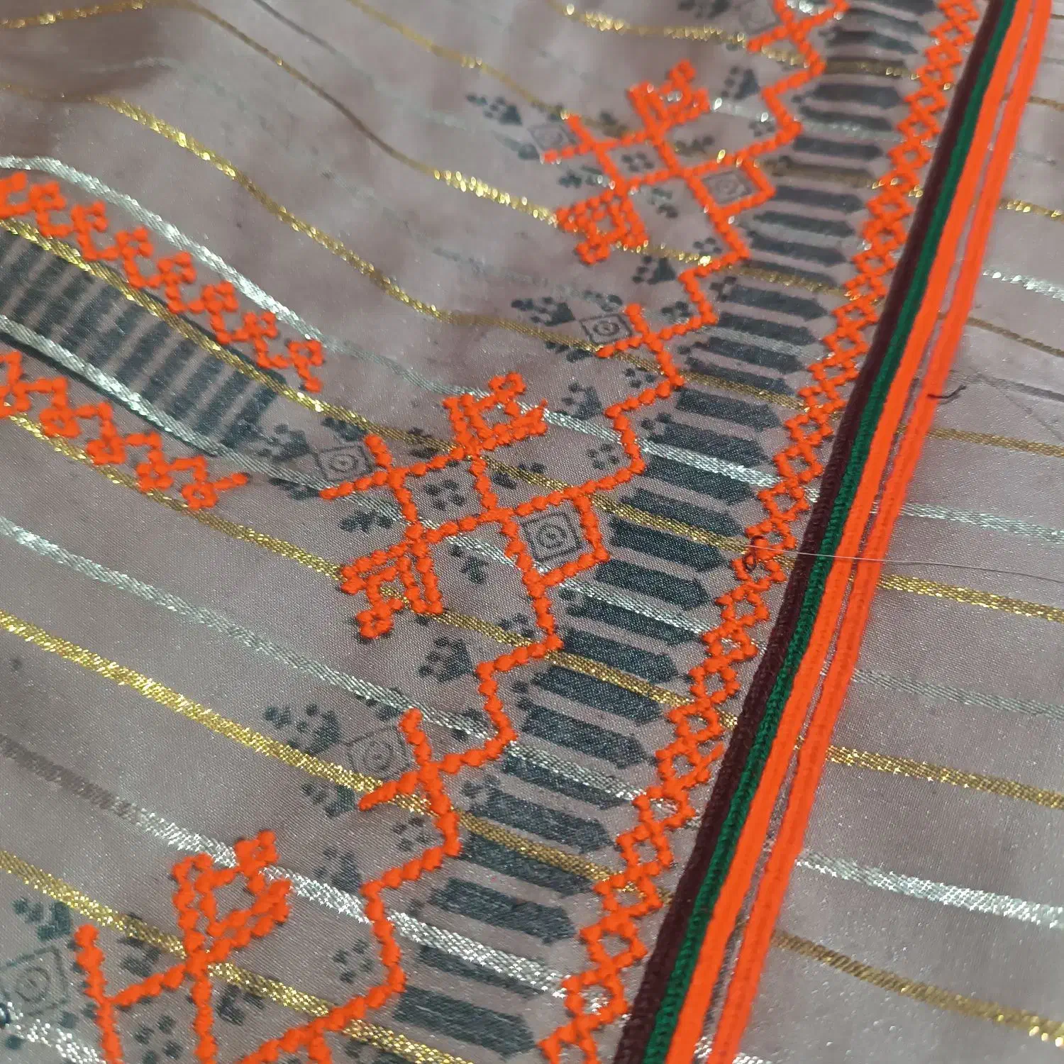 لباس نیمه کاره خیلی خوش رنگ|لباس|چابهار, |دیوار