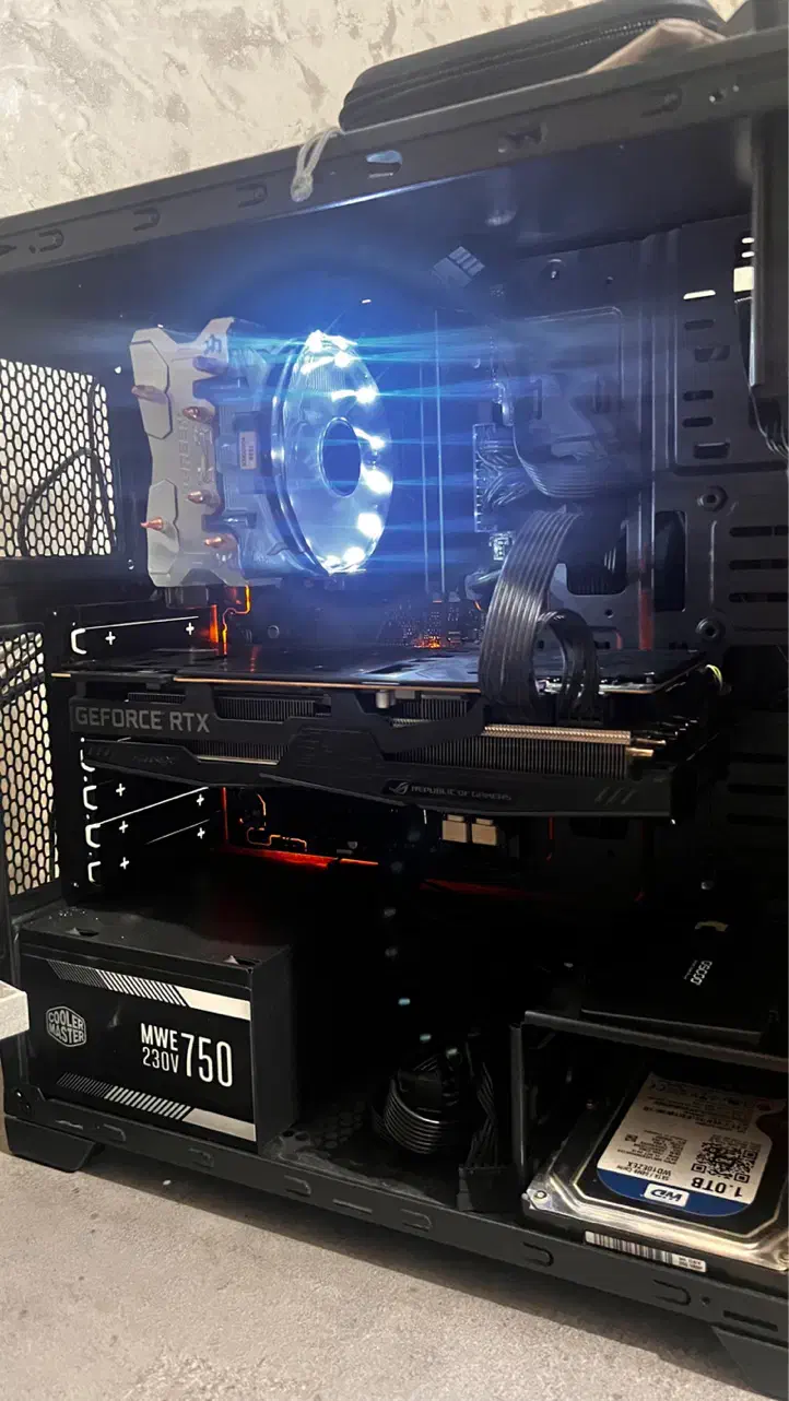 کیس  و مانیتور گیمینگ|رایانه رومیزی|قم, سالاریه|دیوار