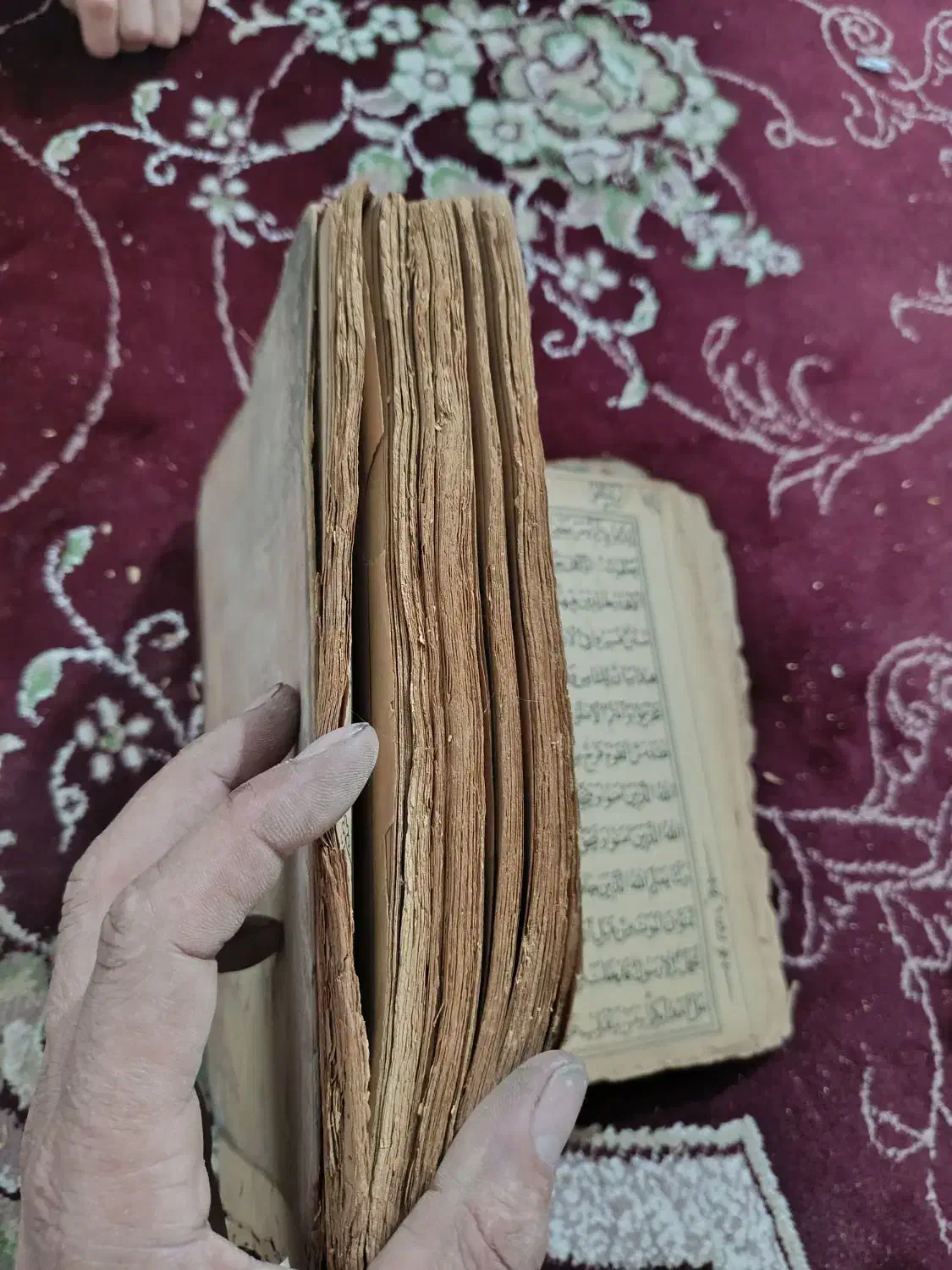 قرآن قدیمی|کلکسیون اشیاء عتیقه|گلبهار, شهر جدید گلبهار|دیوار