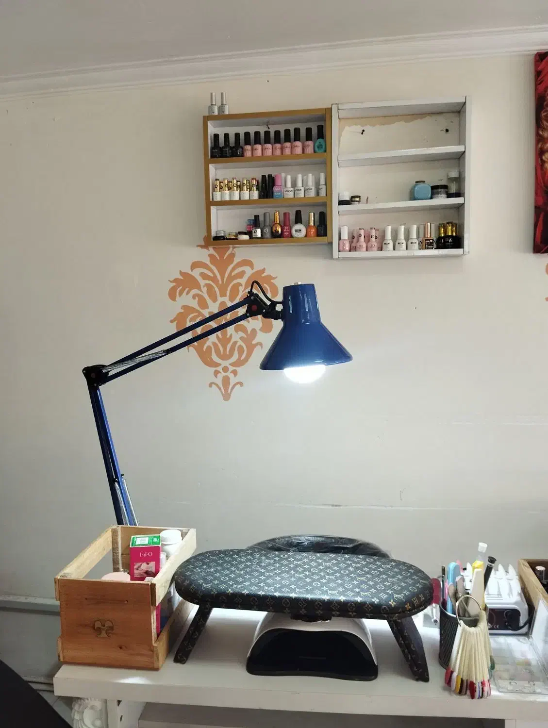 لوازم کاشت|آرایشگاه و سالن‌های زیبایی|بروجرد, |دیوار